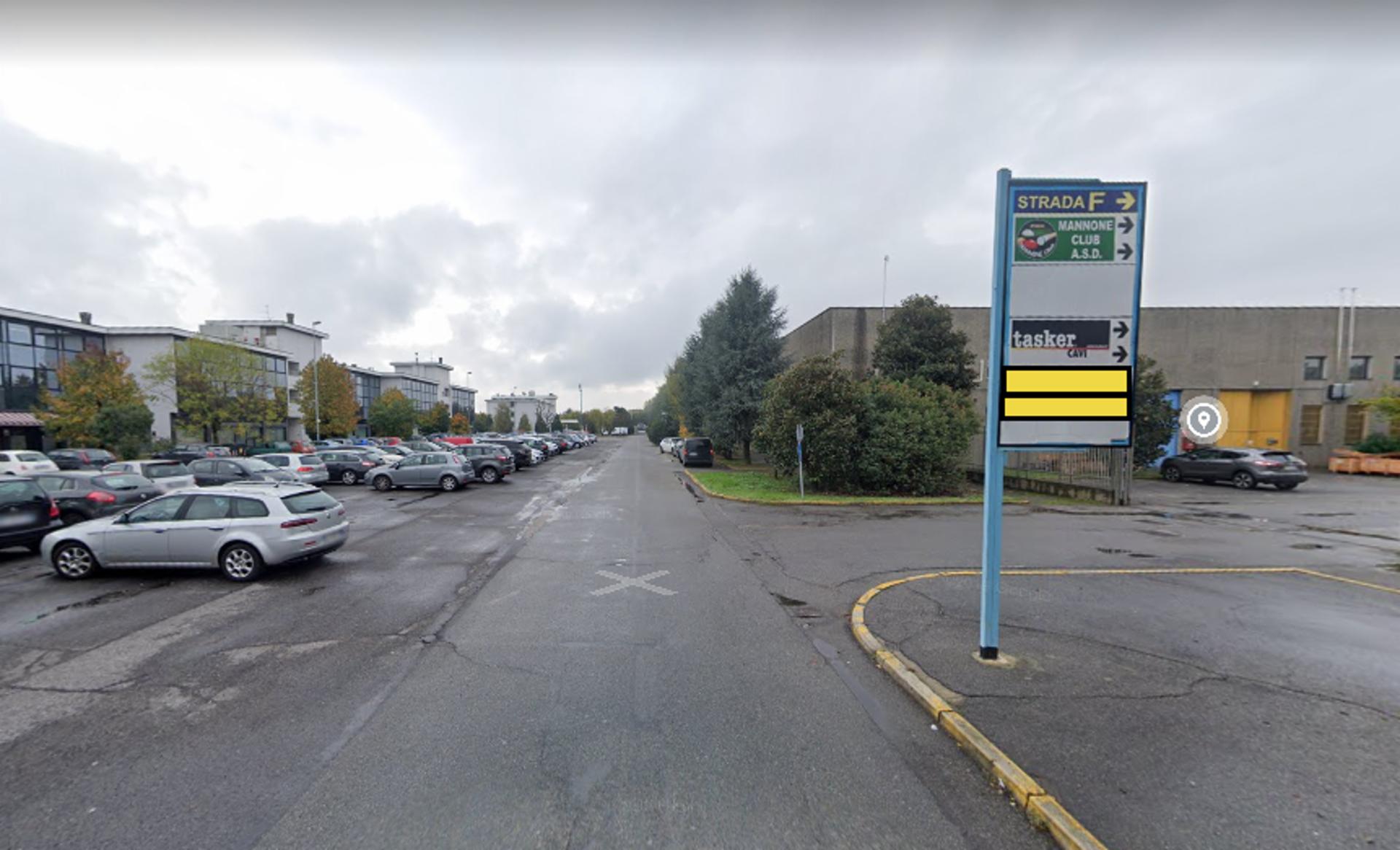 Impianto a STRADA F interno centro commerciale le moran  Cusago