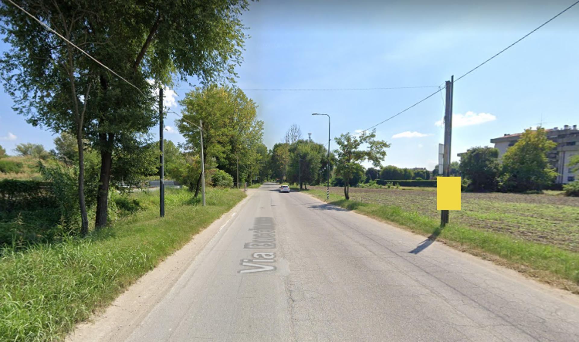 Impianto POLE MEDIA a Milano, in zona Pianeta verde