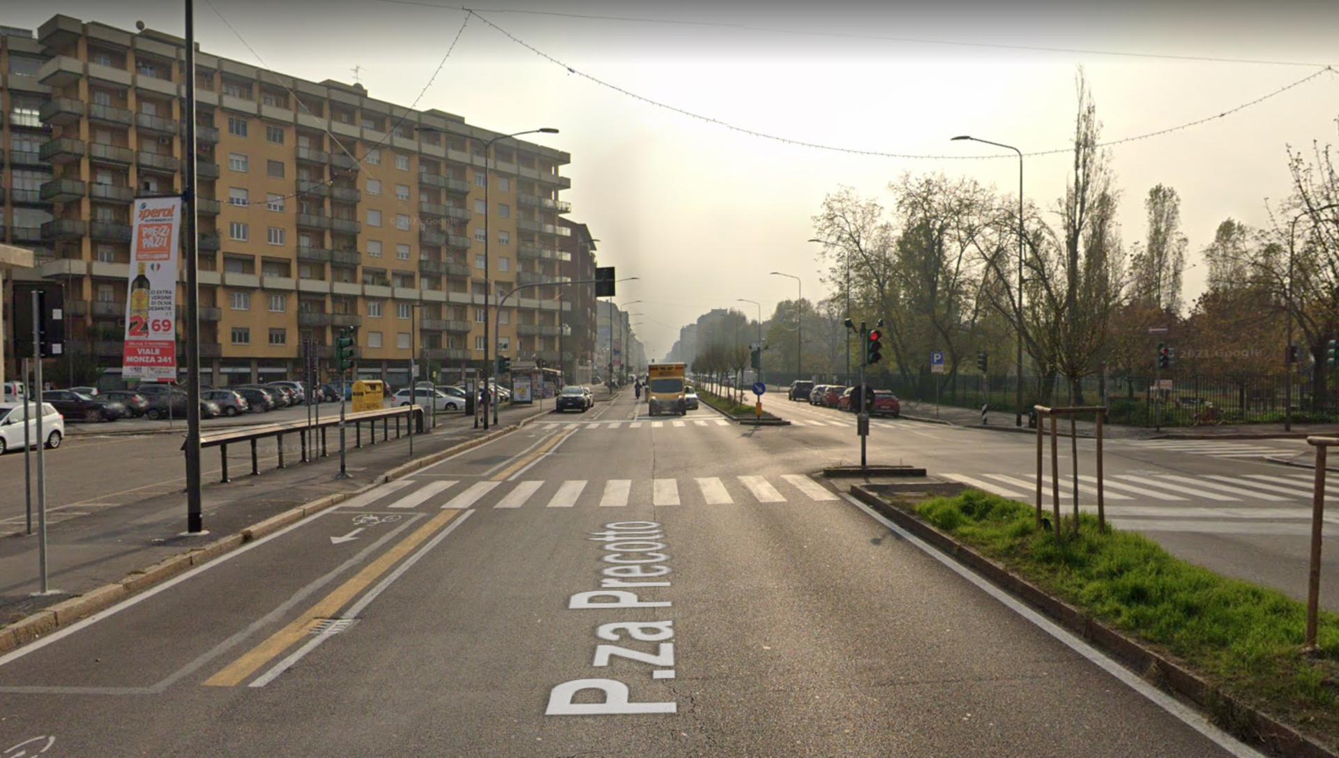 Impianto VERTICAL BANNER a Milano, in zona Capelli naturali