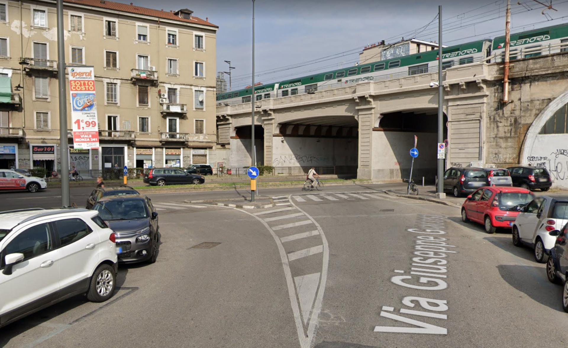 Impianto VERTICAL BANNER a Milano, in zona Rovereto