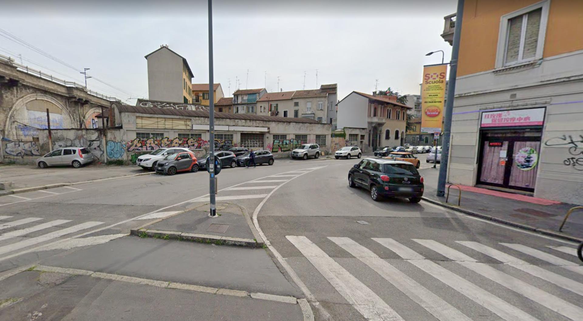 Impianto VERTICAL BANNER a Milano, in zona Rovereto