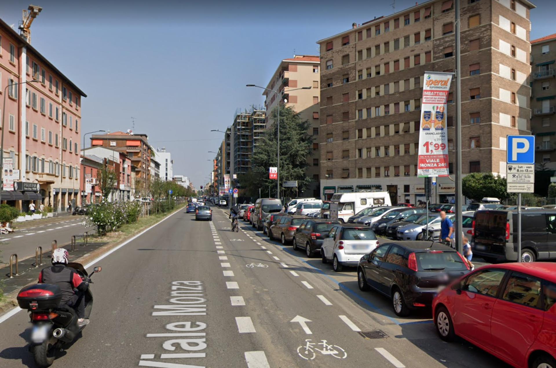 Impianto VERTICAL BANNER a Milano, in zona Oliva