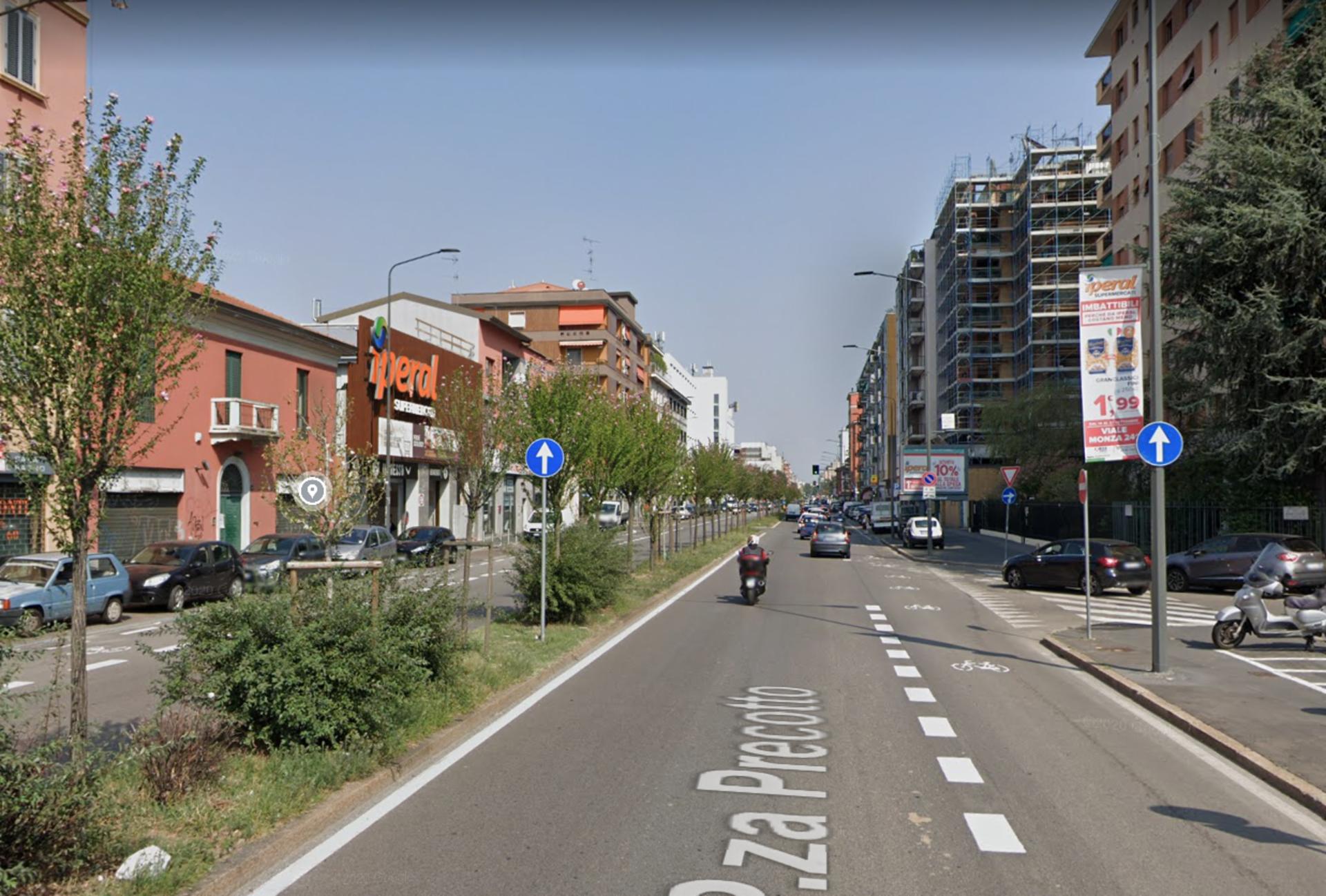Impianto VERTICAL BANNER a Milano, in zona Viale Monza 237