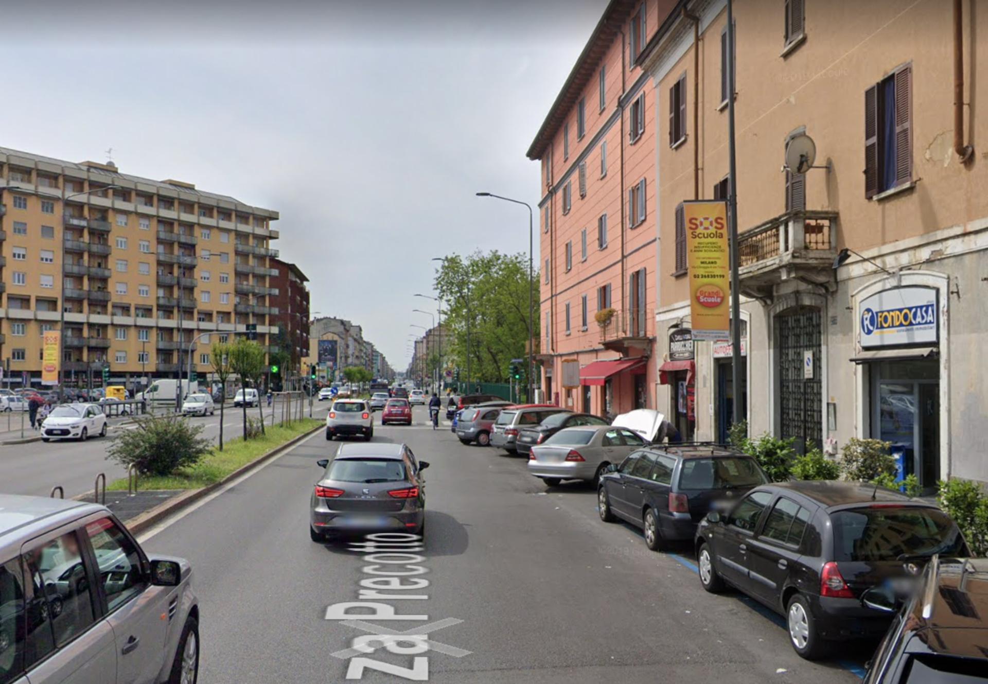 Impianto VERTICAL BANNER a Milano, in zona Oliva
