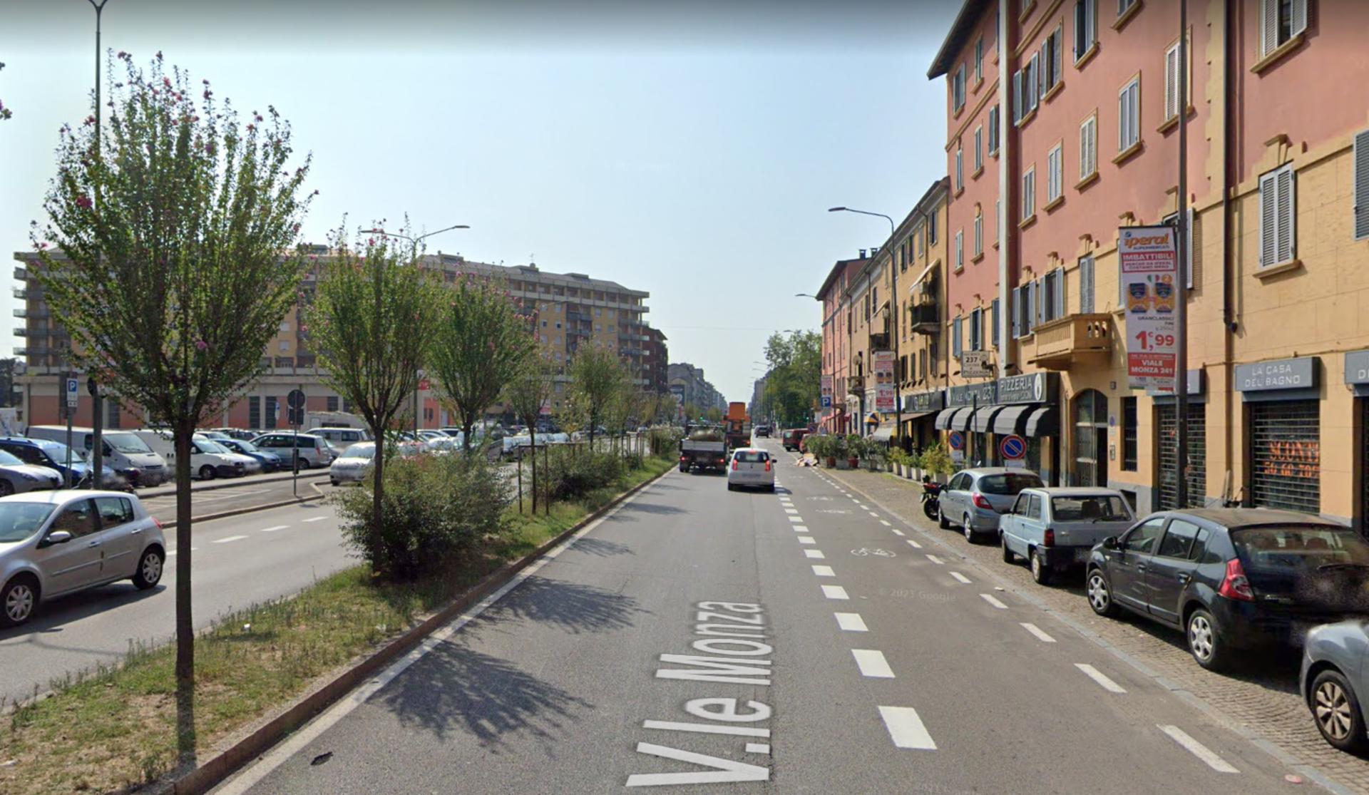 Impianto VERTICAL BANNER a Milano, in zona Oliva