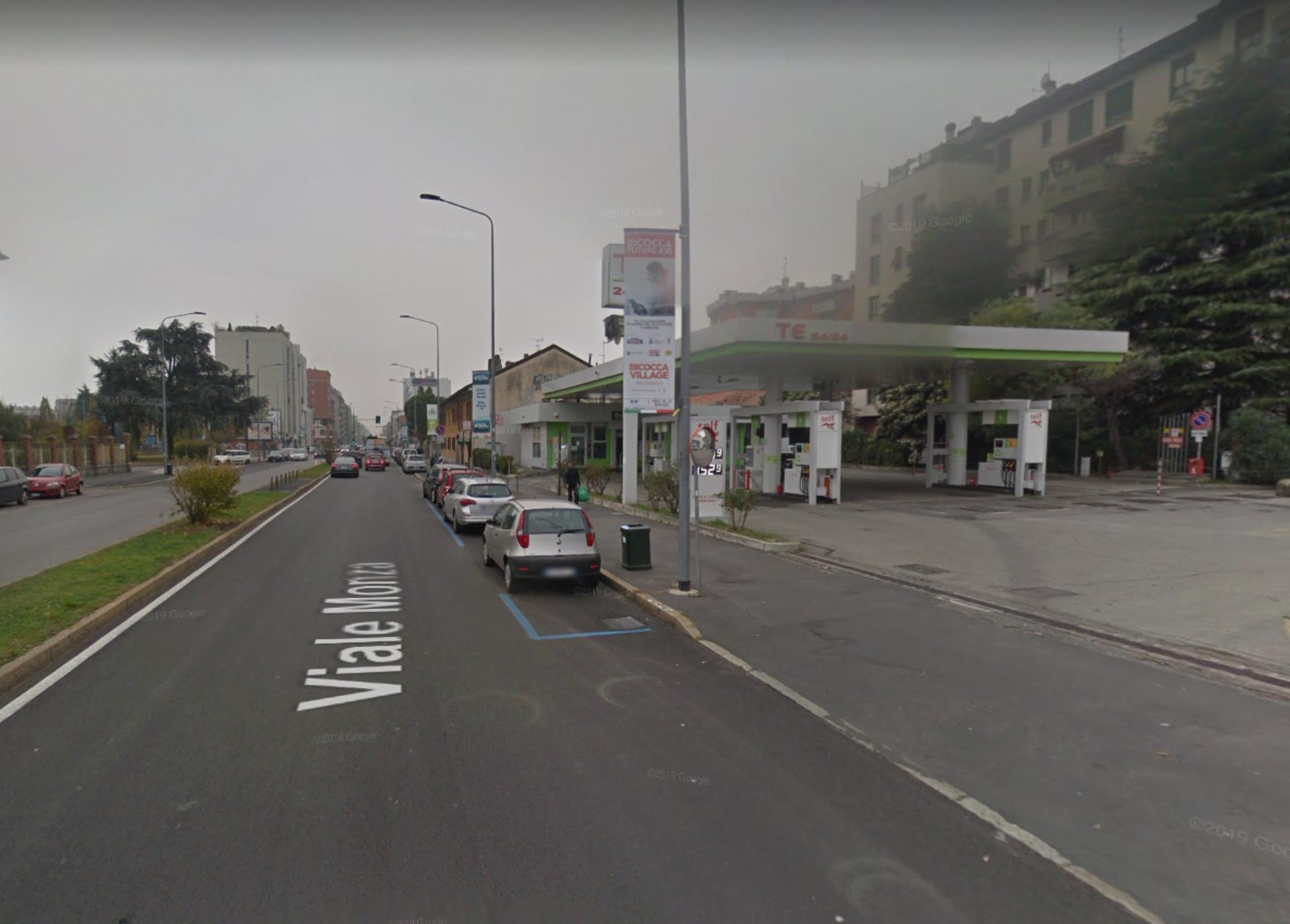 Impianto VERTICAL BANNER a Milano, in zona Sciura Maria