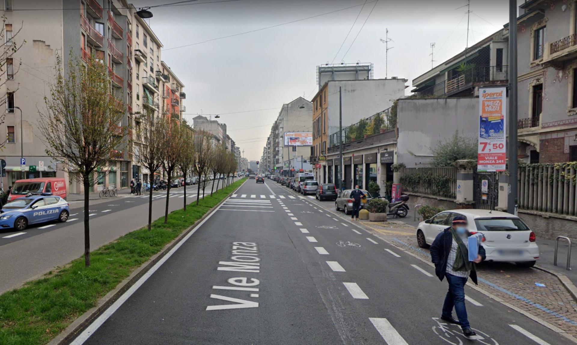 Impianto VERTICAL BANNER a Milano, in zona Manzi BBQ