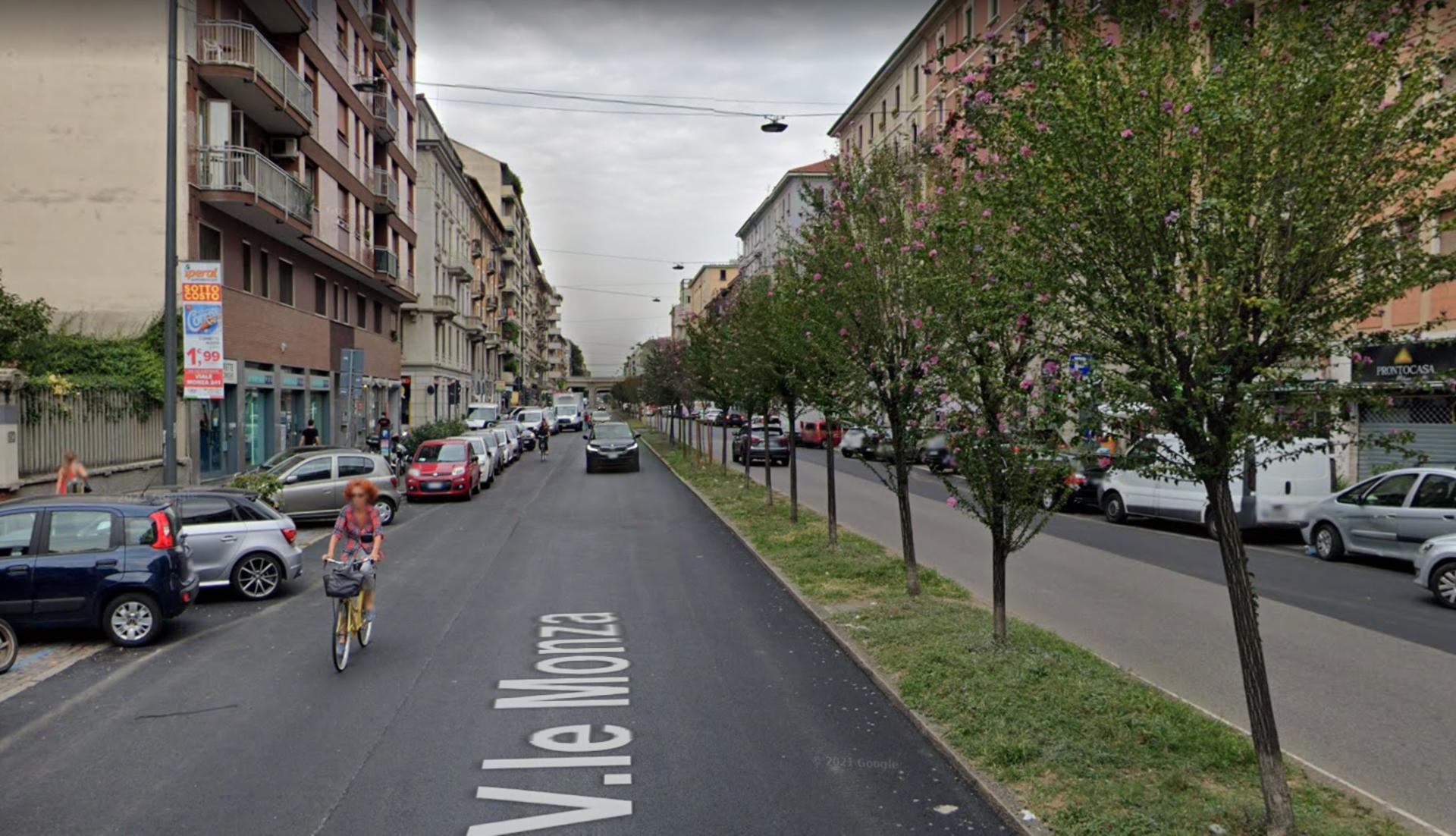 Impianto VERTICAL BANNER a Milano, in zona Manzi BBQ