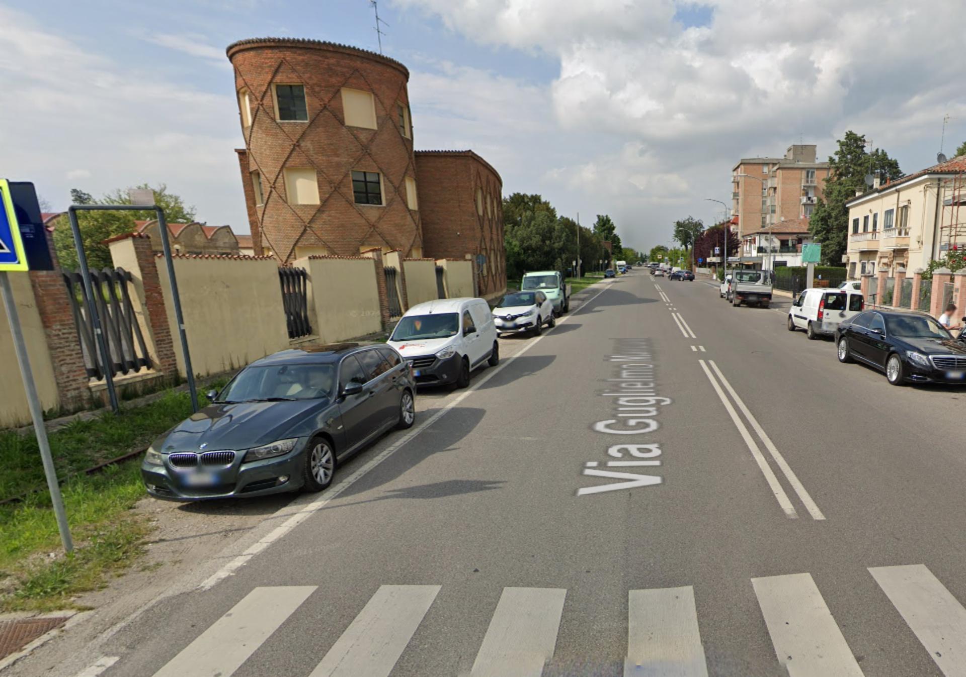 Impianto a V.MARCONI CIV. 35-25 MT. DOPO SEGN.PERICOLO  Ferrara