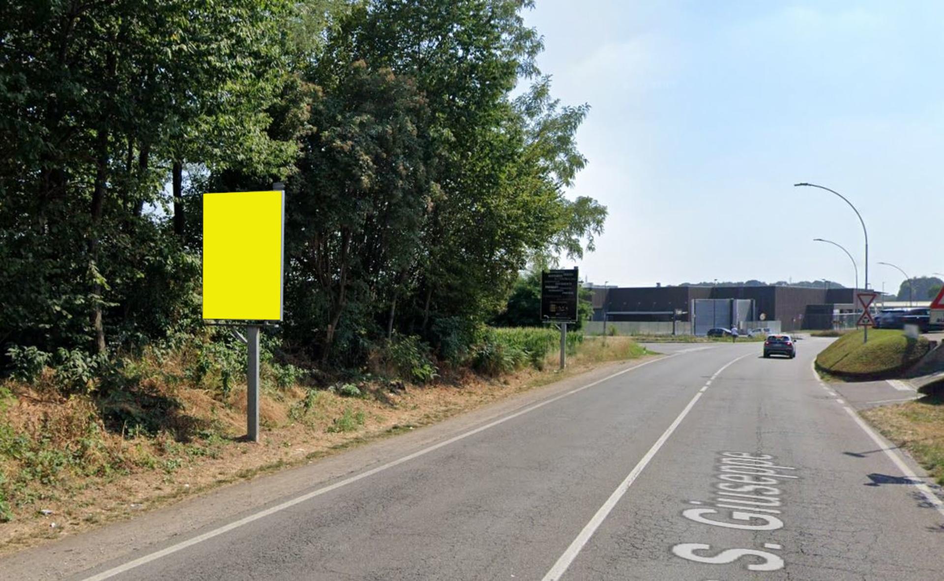 Impianto CARTELLONISTICA a Cantù, in zona Iperal