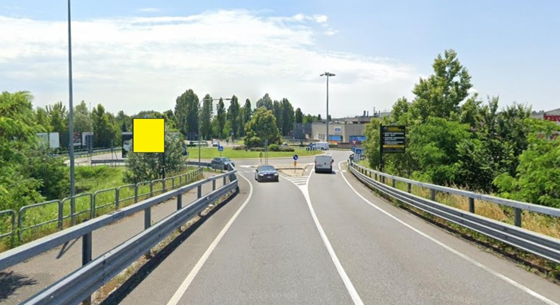 Impianto CARTELLONISTICA a Vignate, in zona Foot Locker