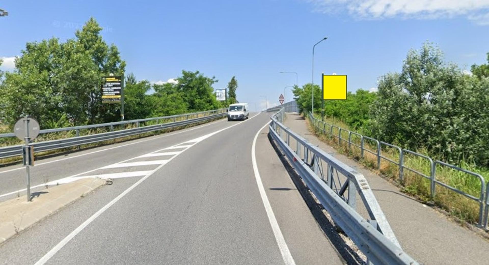 Impianto CARTELLONISTICA a Vignate, in zona Foot Locker