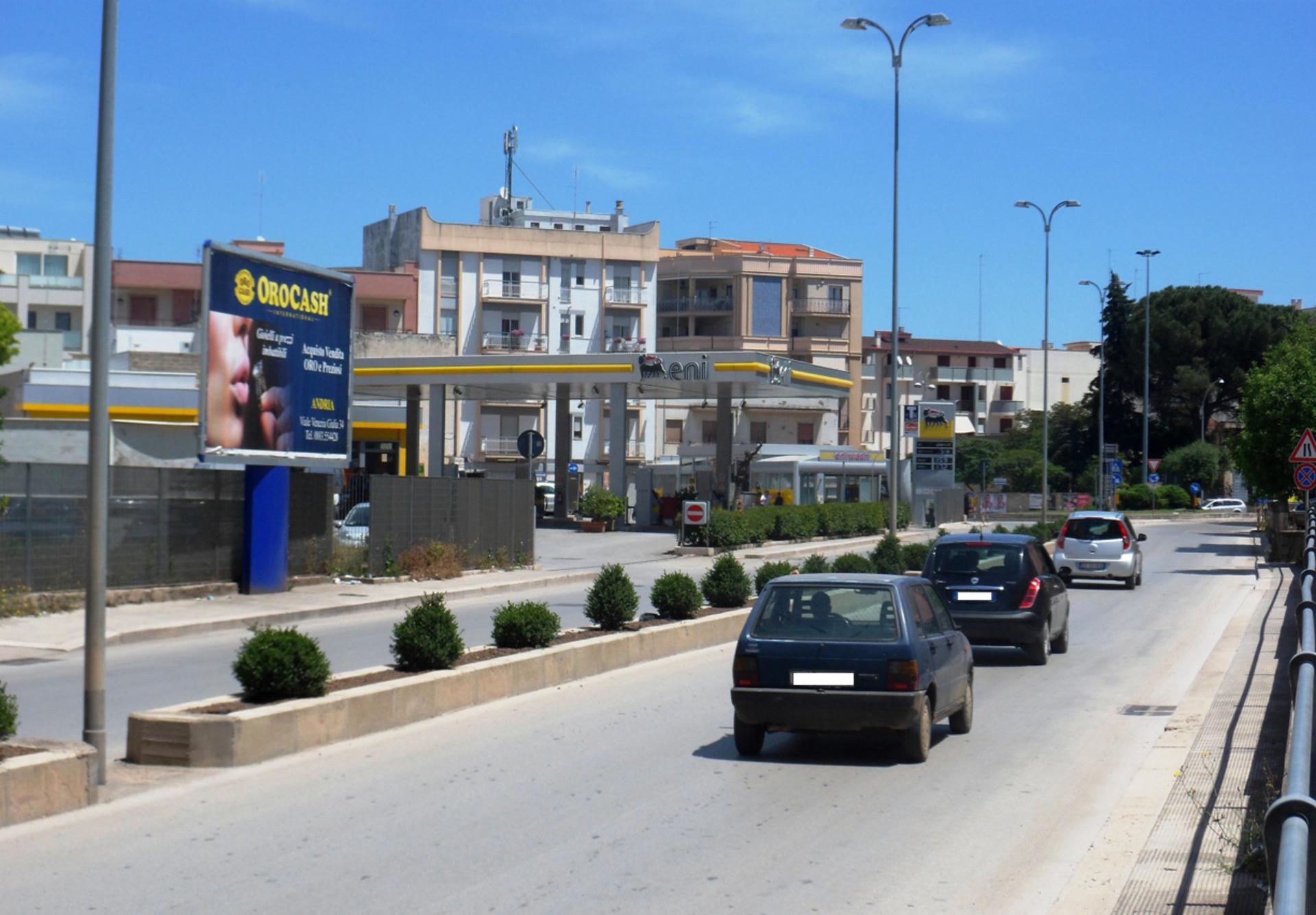 Impianto 6 X 3 a Andria, in zona Incanto (bigiotteria e accessori)