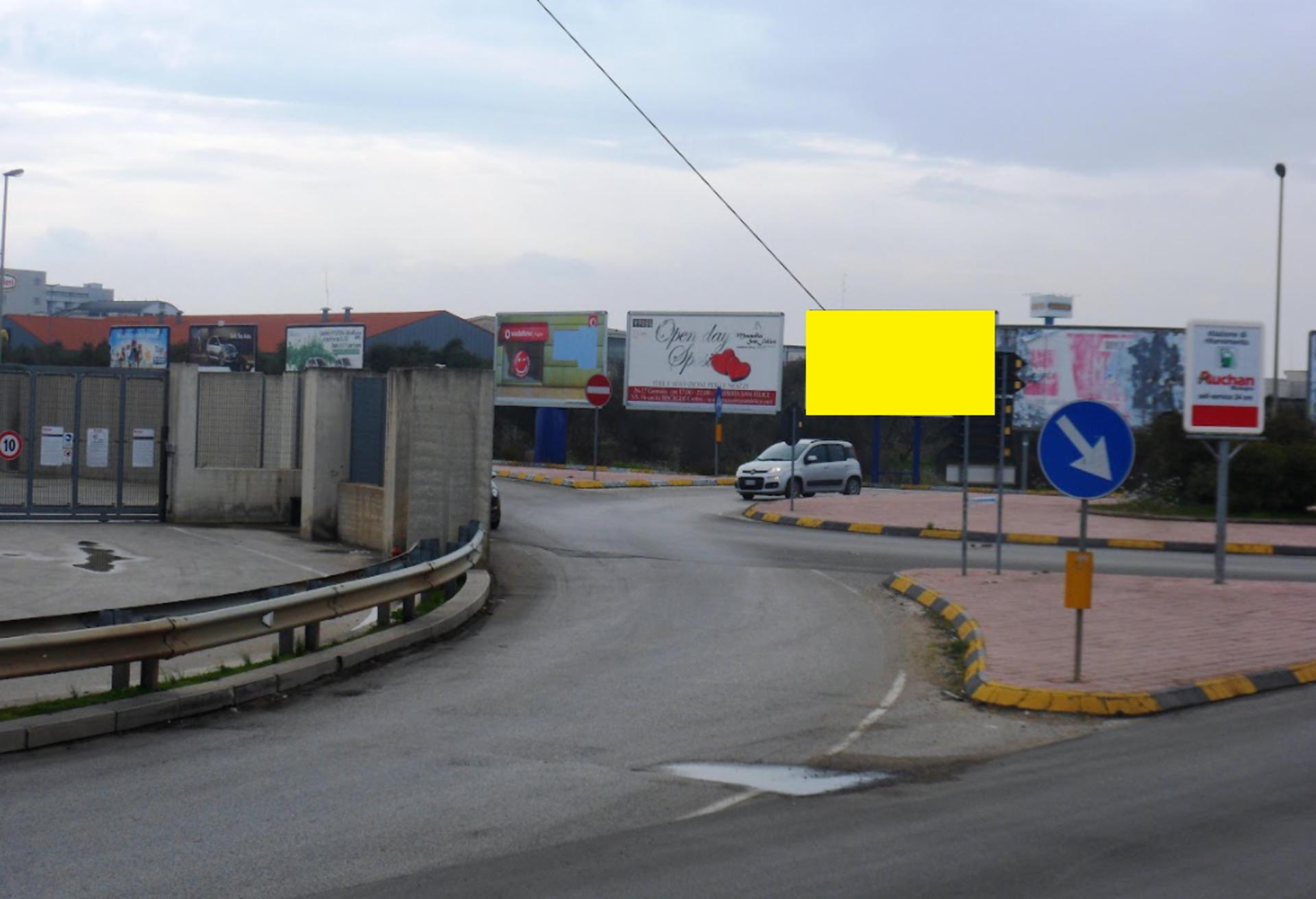 Impianto 6 X 3 a Bari, in zona Centro Commerciale Gli Ulivi