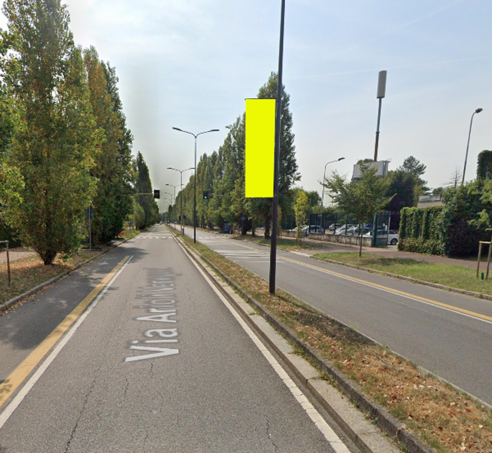 Impianto VERTICAL BANNER a Milano, in zona Piscina Arioli Venegoni