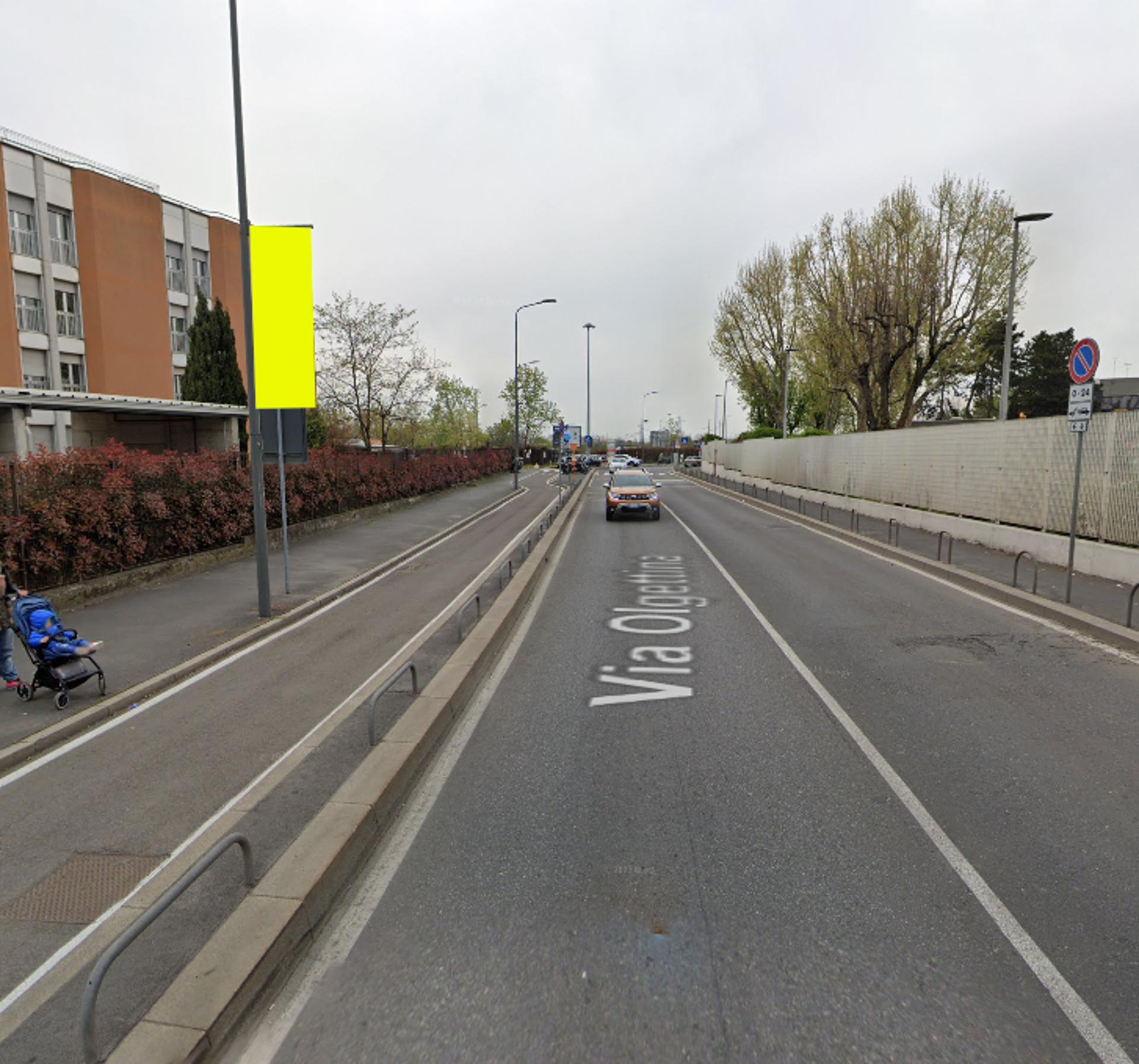 Impianto VERTICAL BANNER a Milano, in zona Mondadori