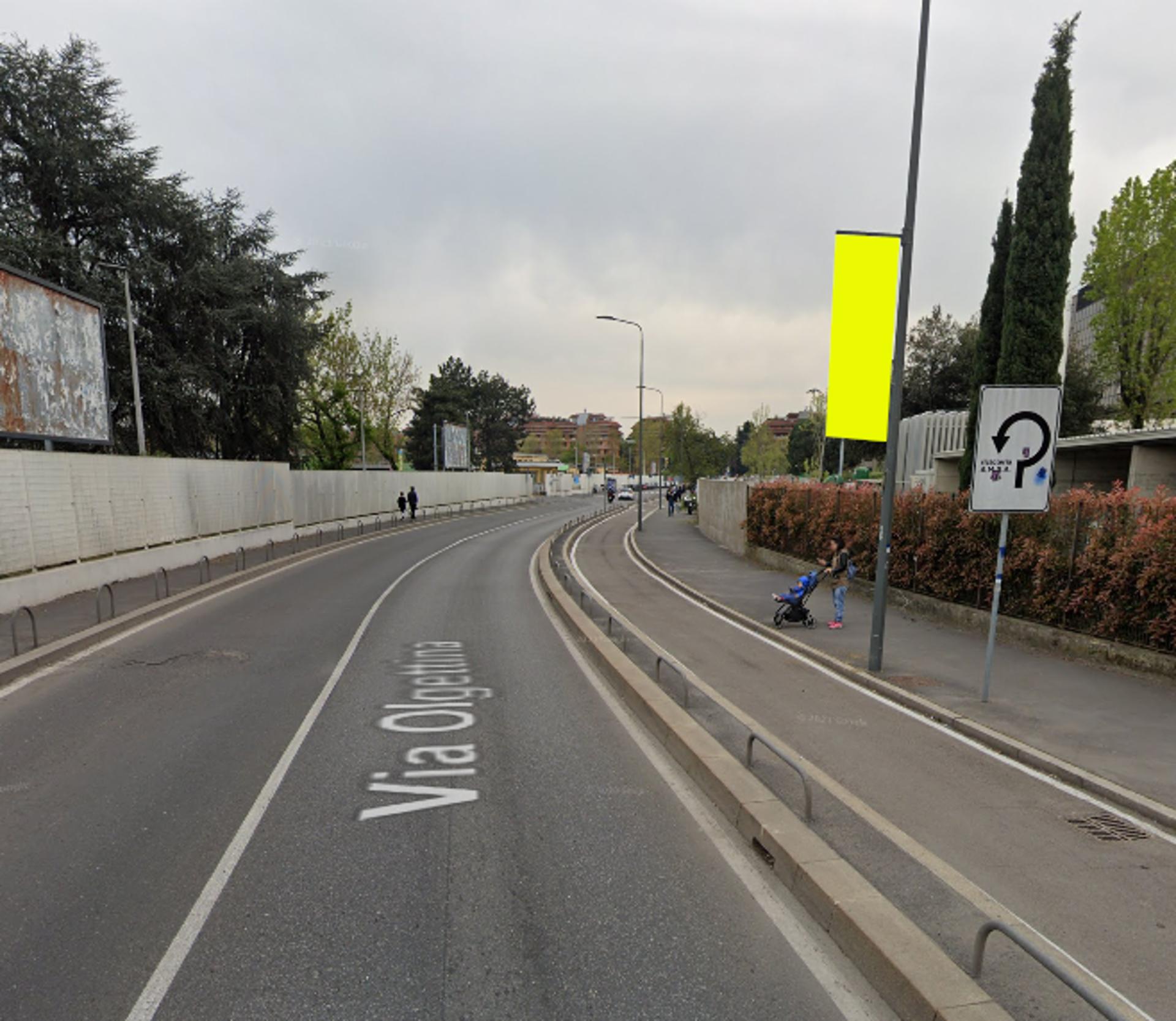 Impianto VERTICAL BANNER a Milano, in zona Mondadori