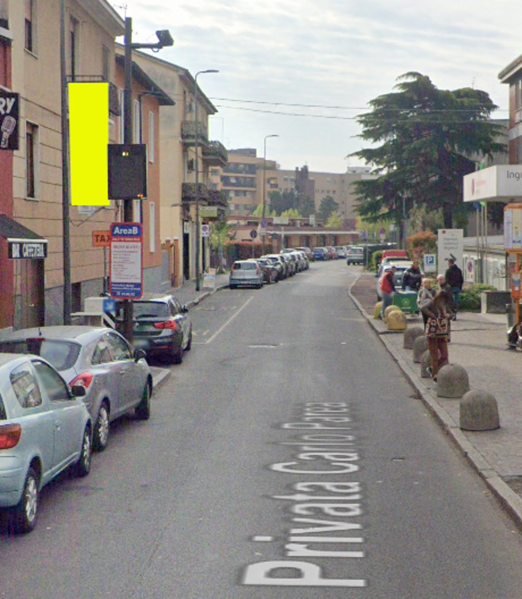 Impianto VERTICAL BANNER a Milano, in zona Bagutto