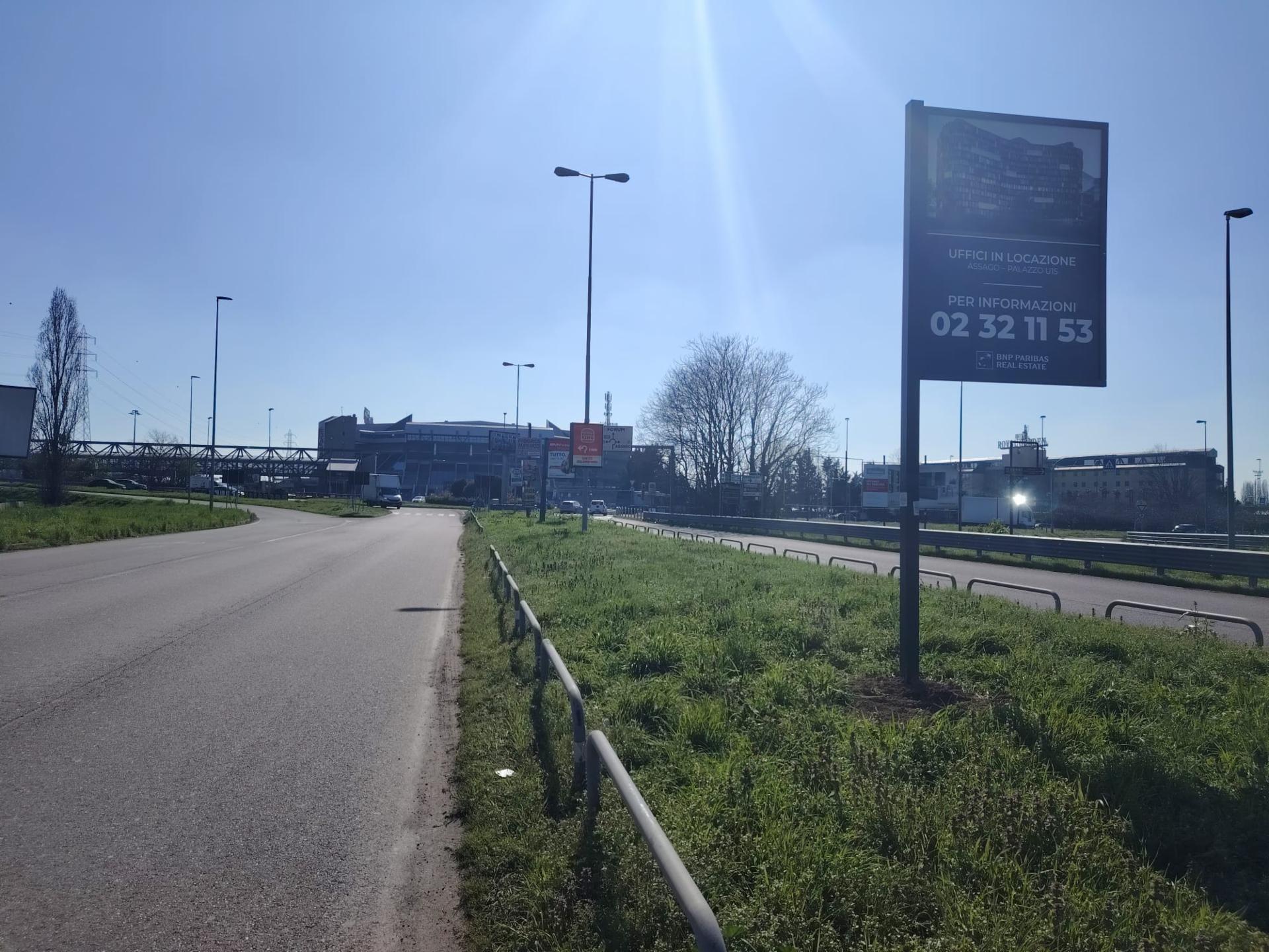 Impianto a Uscita Autostrada A7 da Milano 100 mt prima di rotatoria Forum  Assago