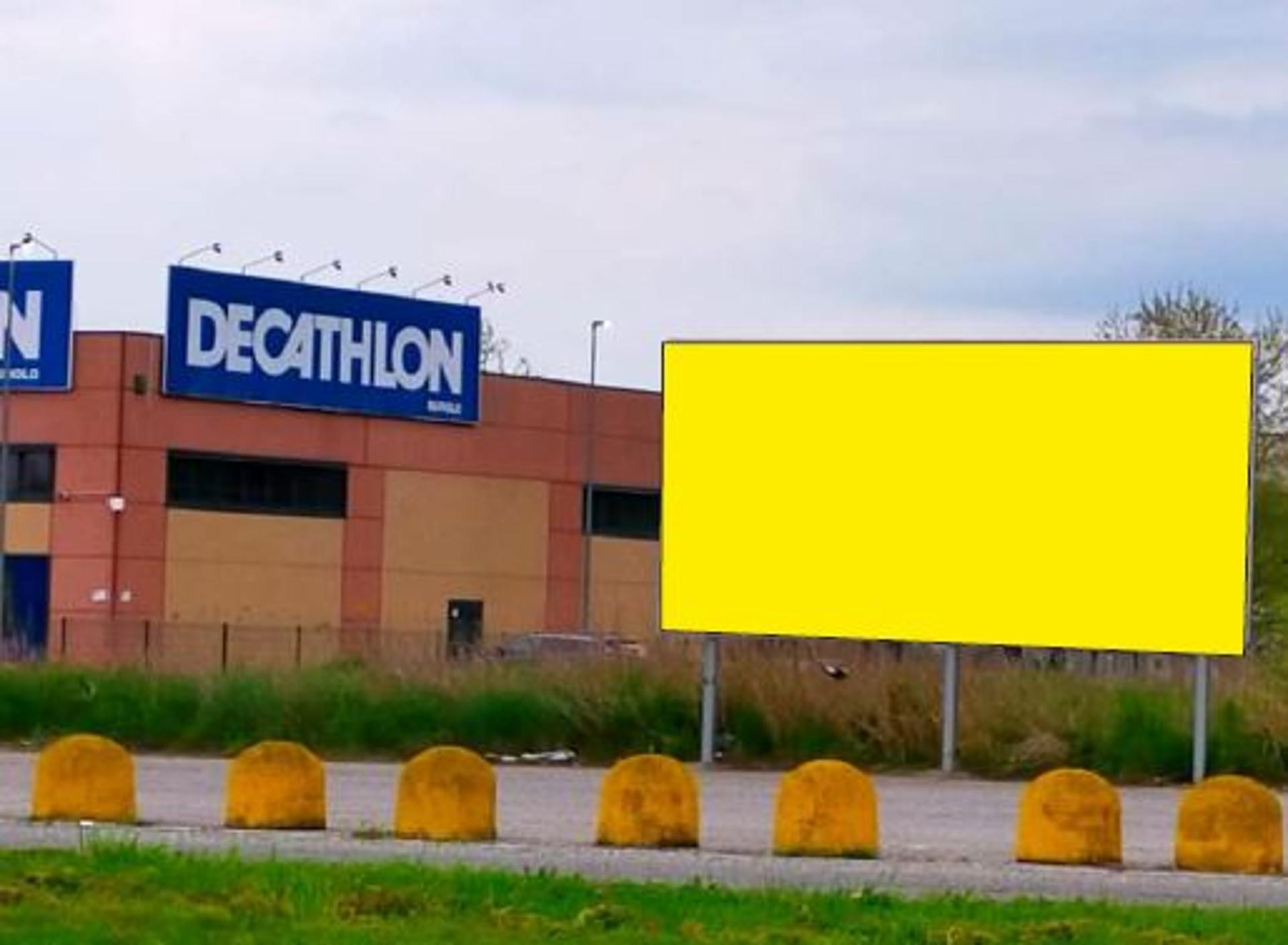 Impianto a PIAZZALE PARCHEGGIO CENTRO COMM. CARREFOUR, A 4 KM DA IVREA, LATO INGRESSO DECATHLON, MAXIZOO  Burolo