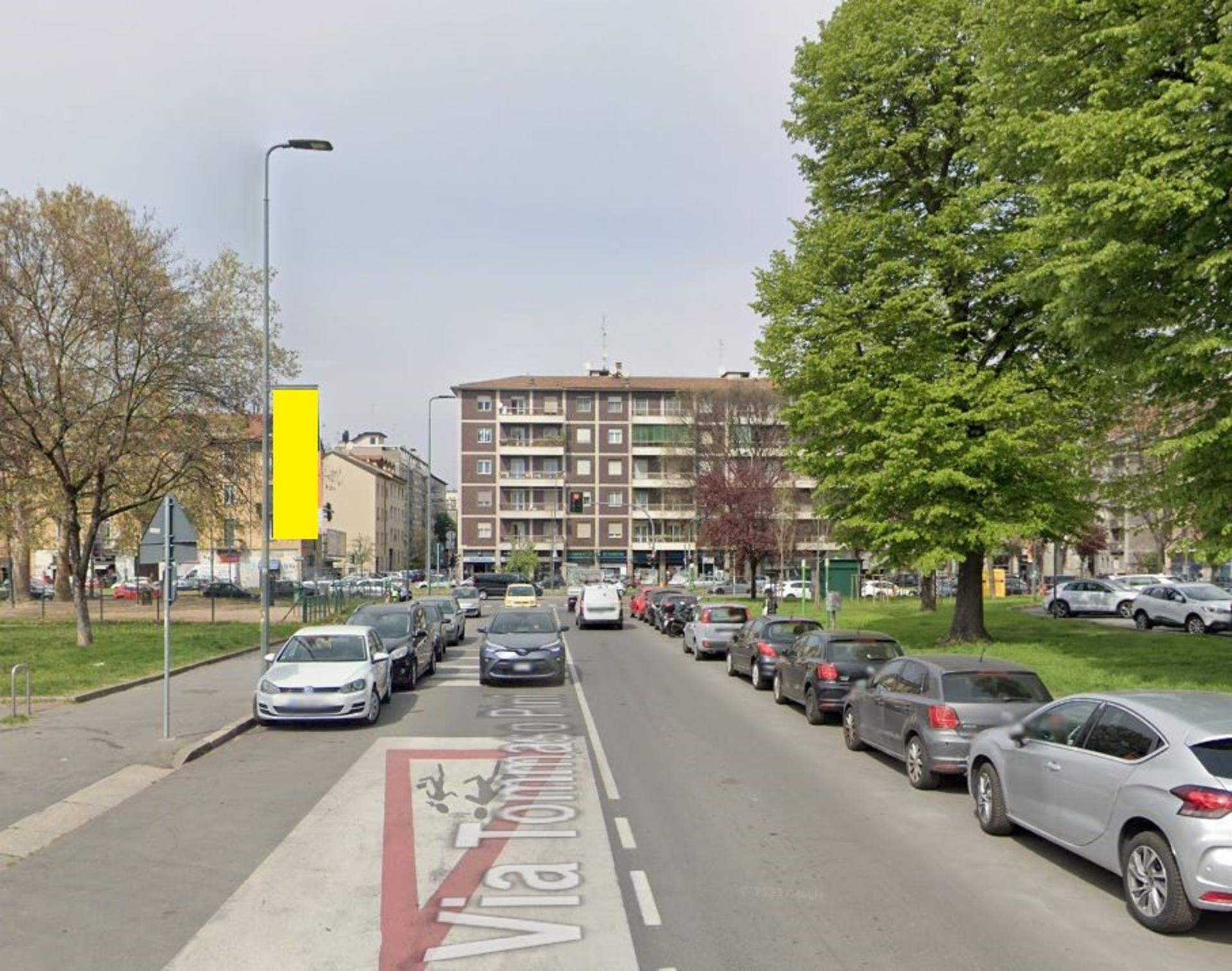 Impianto VERTICAL BANNER a Milano, in zona Il calabrone 2