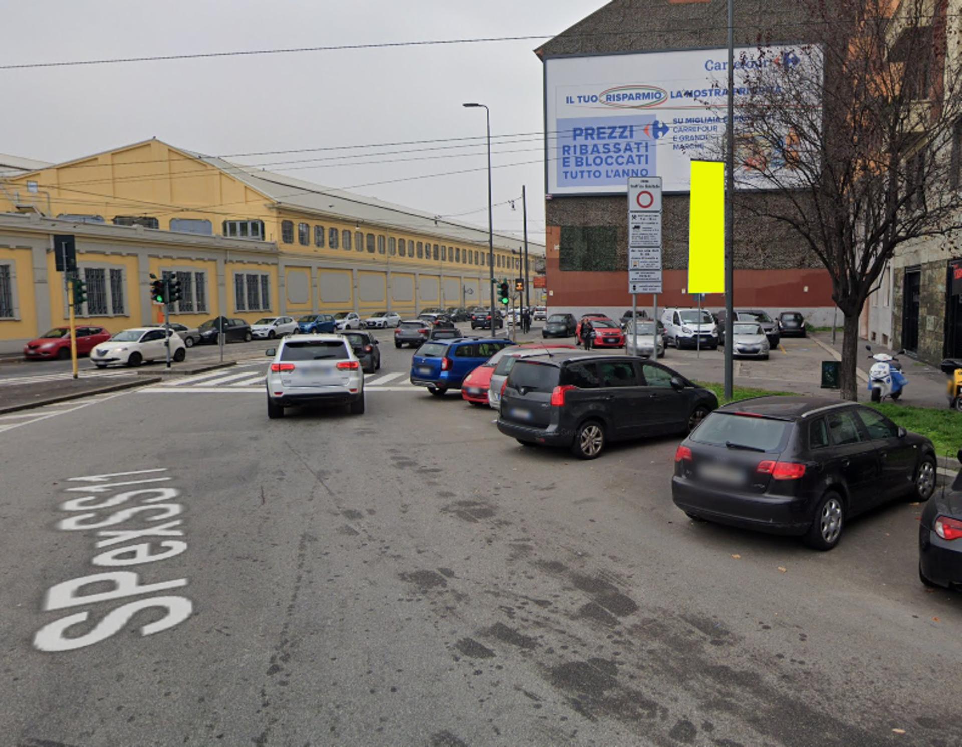 Impianto VERTICAL BANNER a Milano, in zona In's Mercato