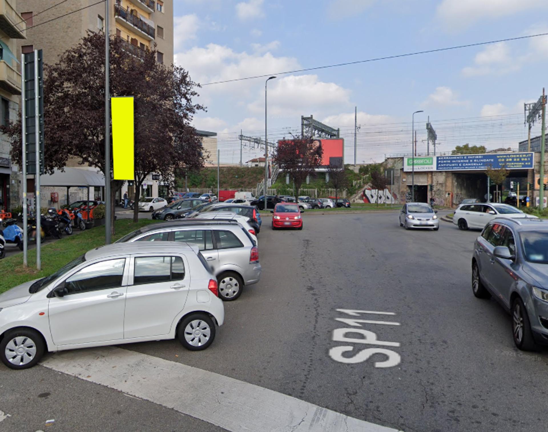Impianto VERTICAL BANNER a Milano, in zona In's Mercato