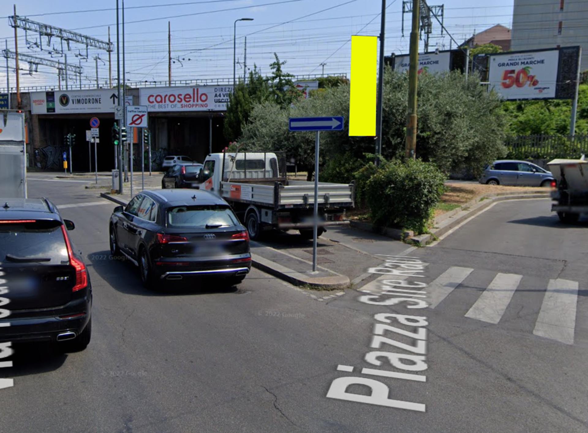 Impianto VERTICAL BANNER a Milano, in zona In's Mercato