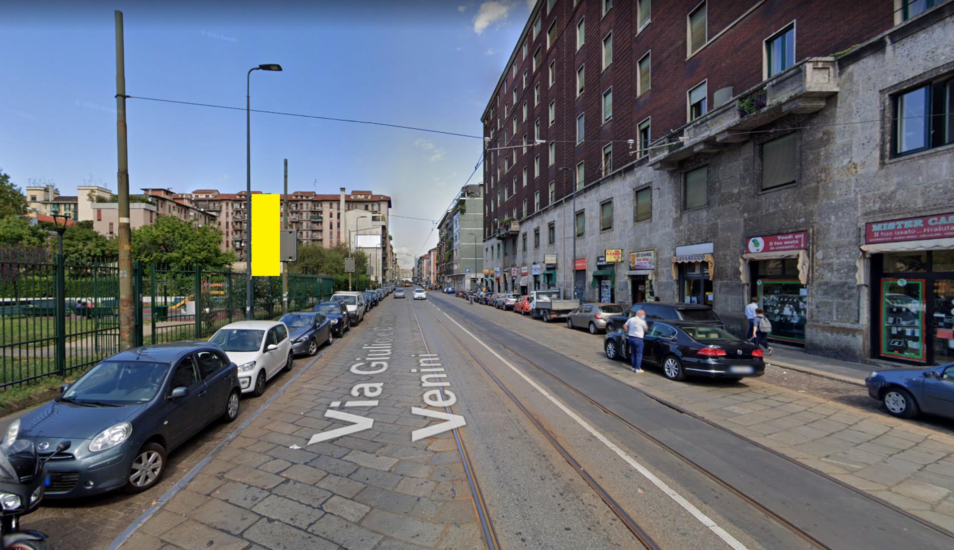 Impianto VERTICAL BANNER a Milano, in zona Tomme Parruchiere
