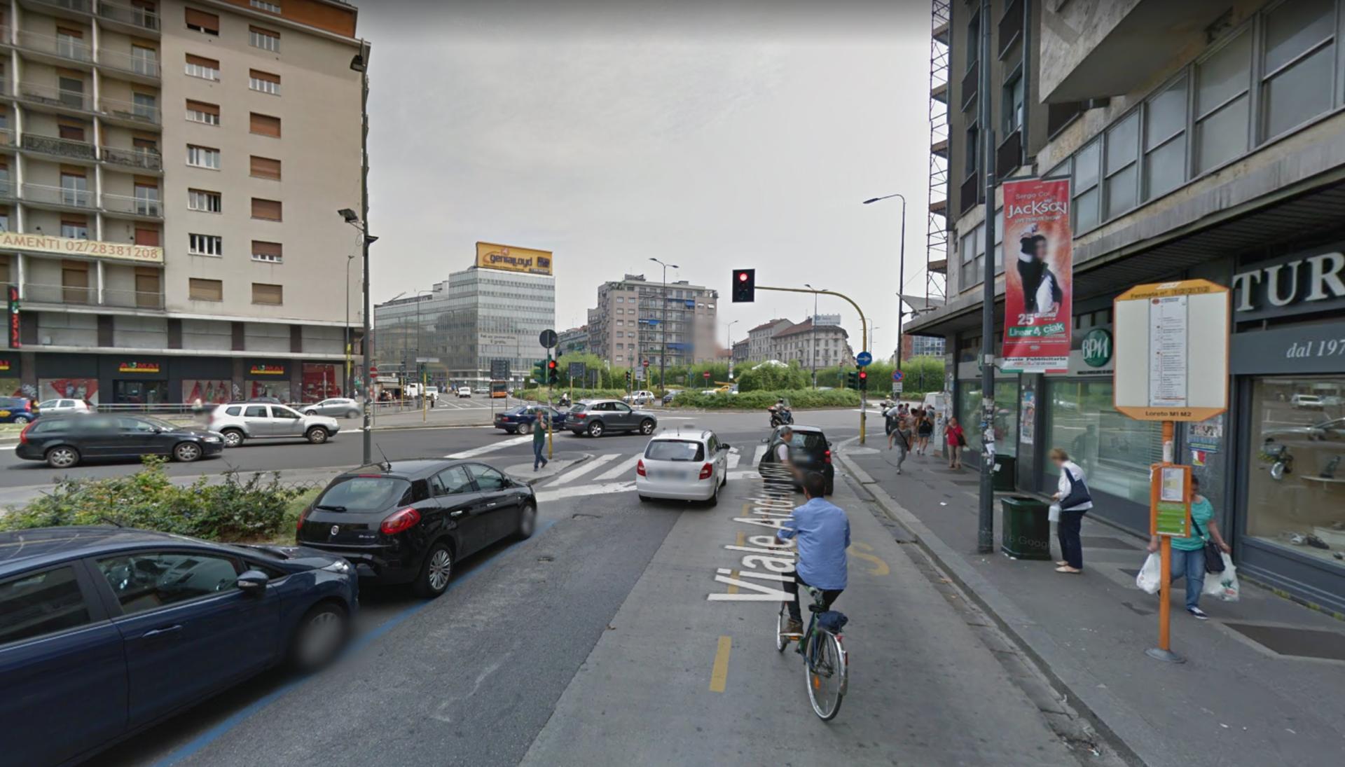 Impianto VERTICAL BANNER a Milano, in zona Tury