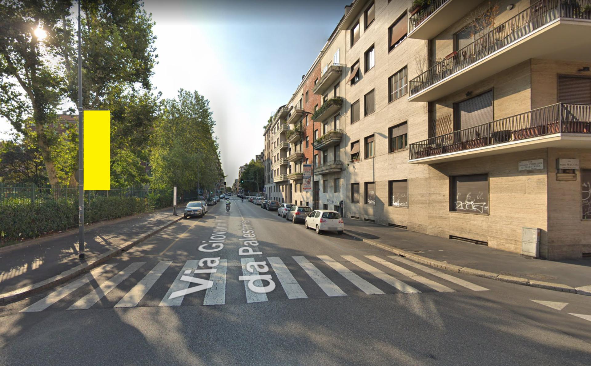 Impianto VERTICAL BANNER a Milano, in zona Tomme Parruchiere