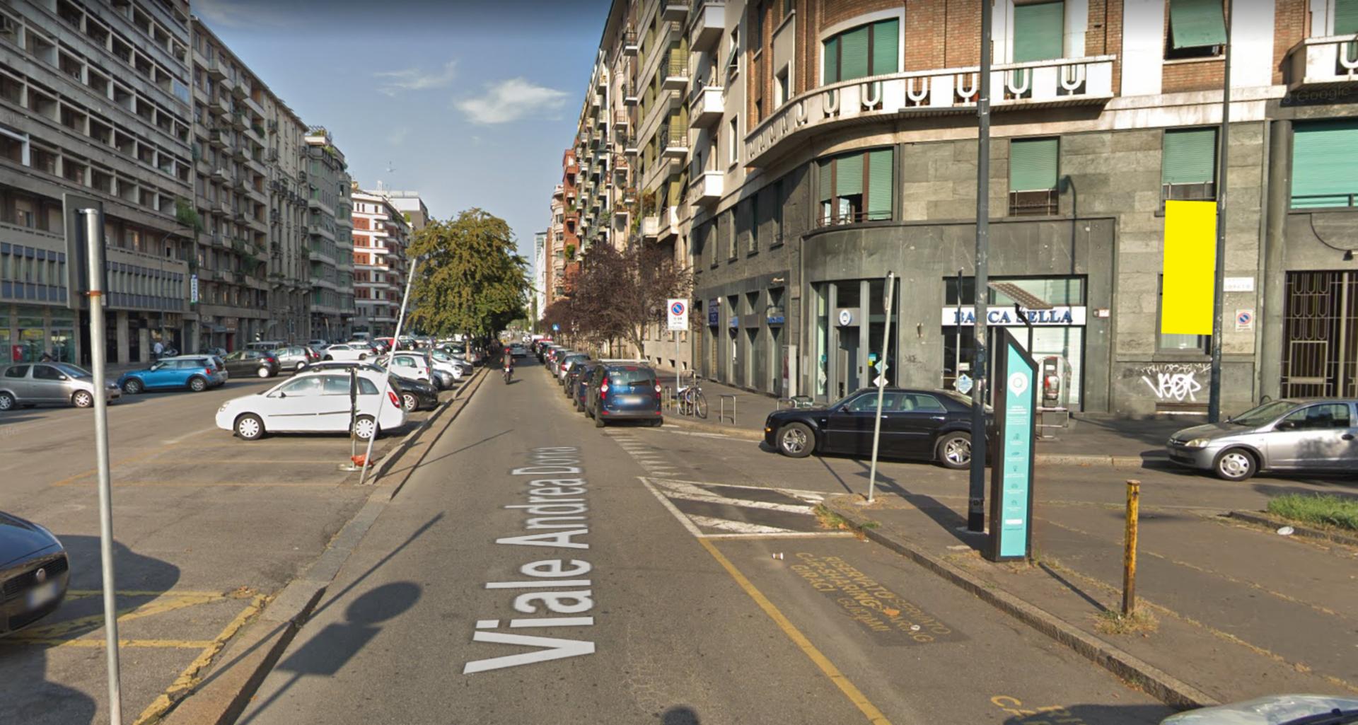 Impianto VERTICAL BANNER a Milano, in zona Palm