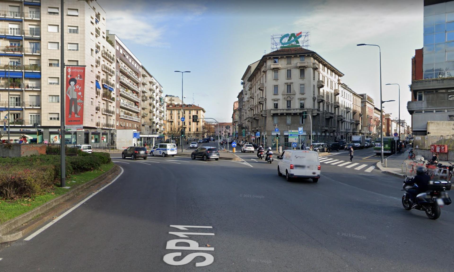 Impianto VERTICAL BANNER a Milano, in zona Karisma