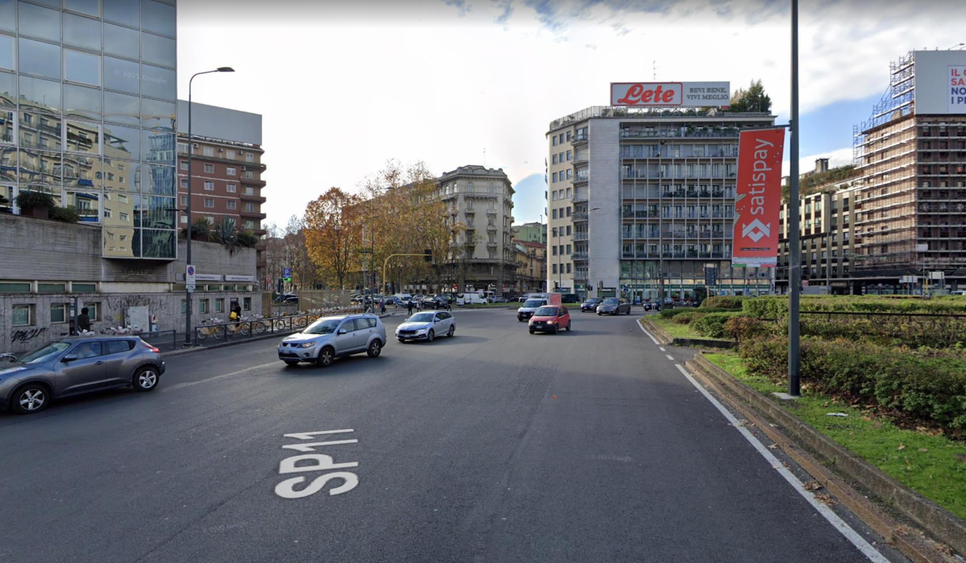 Impianto VERTICAL BANNER a Milano, in zona Karisma