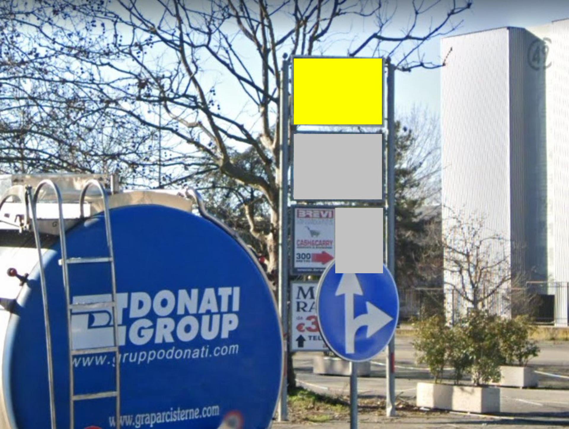 Impianto CARTELLONISTICA a Trezzano sul Naviglio, in zona Mondo Convenienza