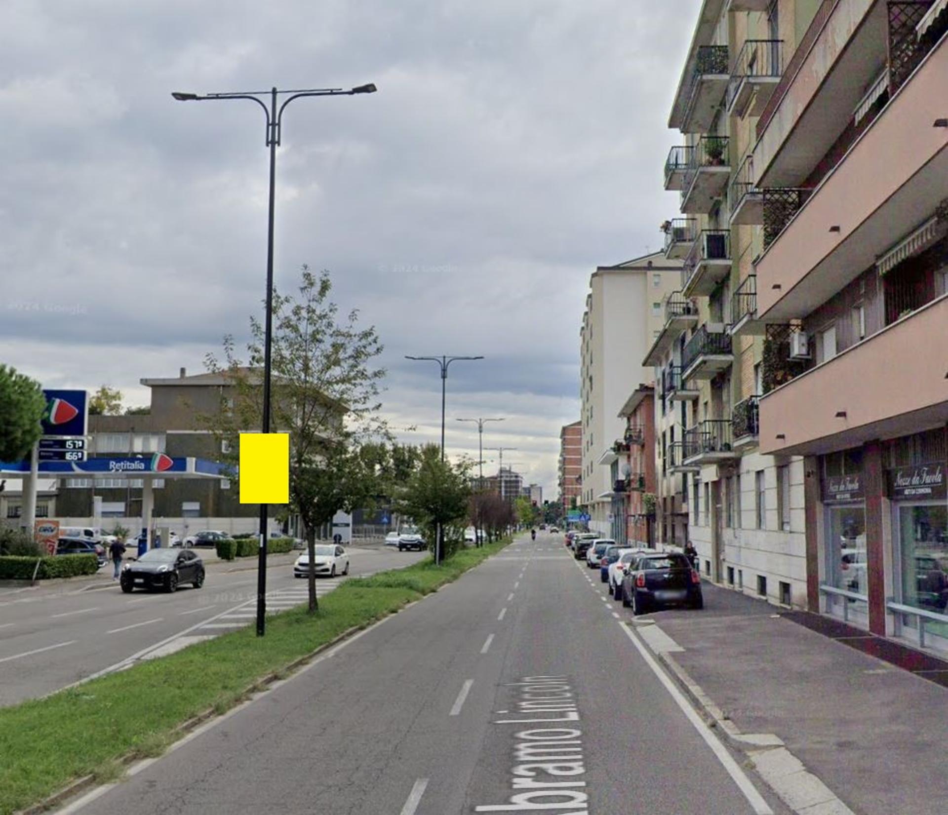 Impianto POLE MEDIA a Cinisello Balsamo, in zona Centro Commerciale La Fontana