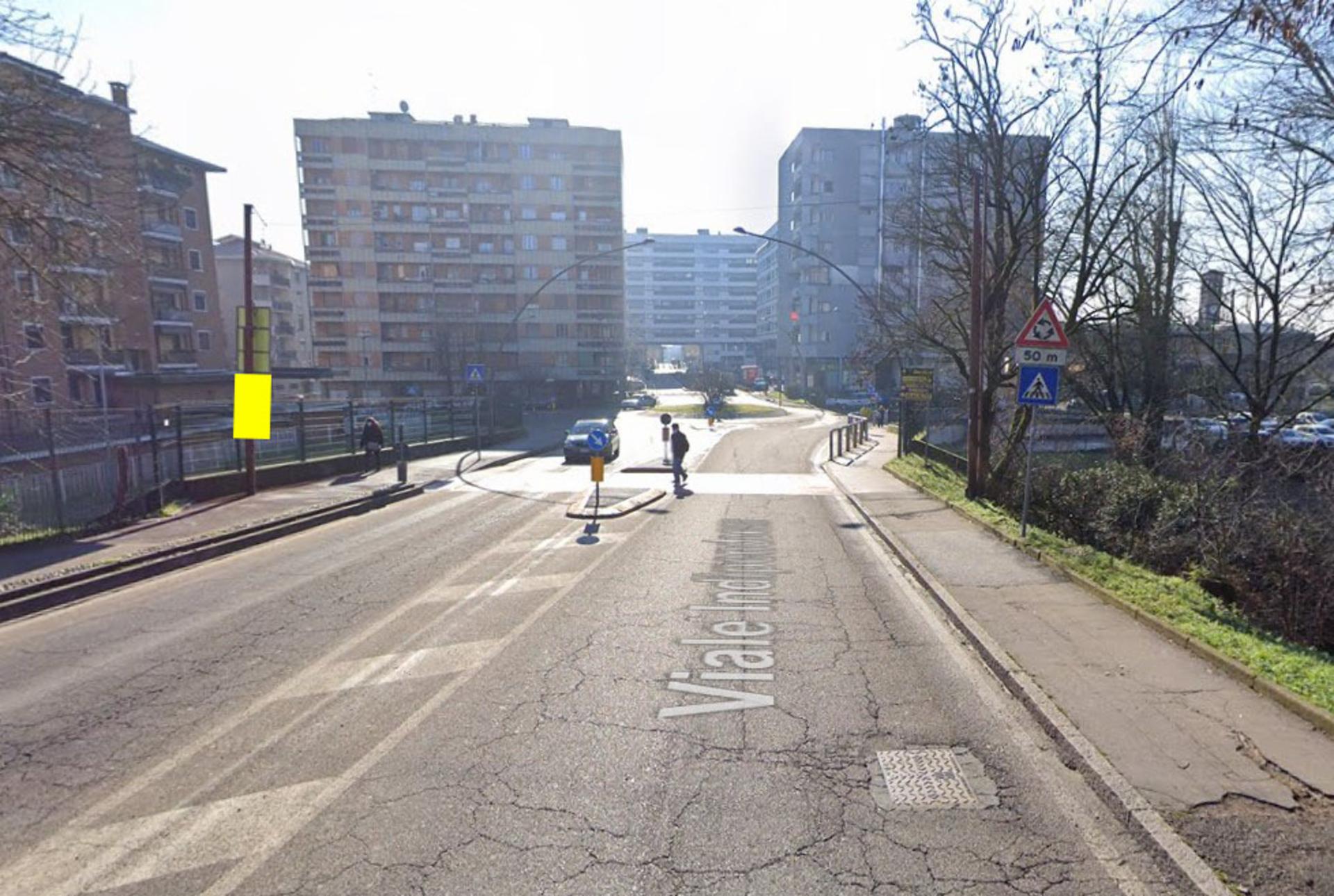 Impianto POLE MEDIA a Trezzano sul Naviglio, in zona Hair shop