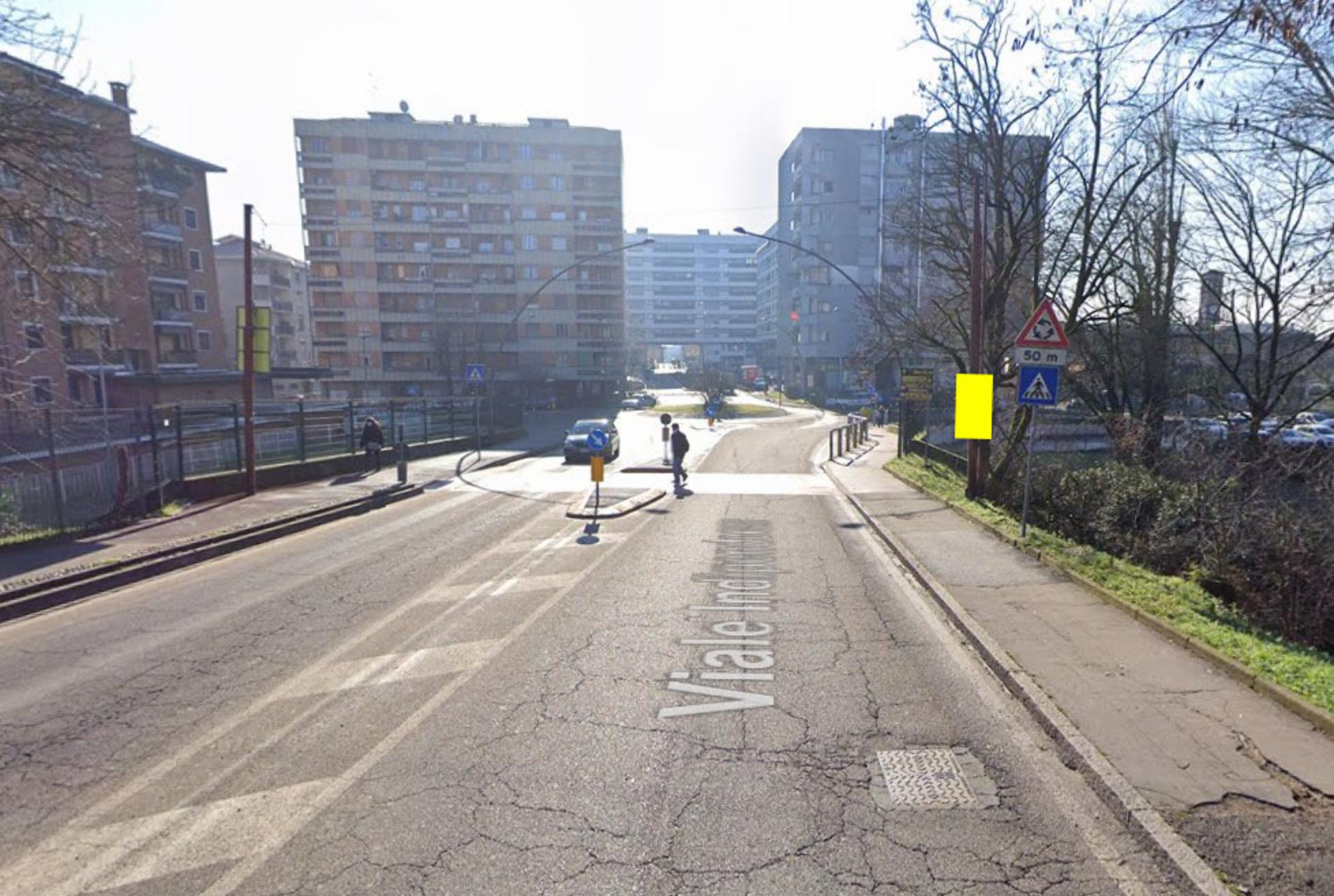 Impianto POLE MEDIA a Trezzano sul Naviglio, in zona Hair shop