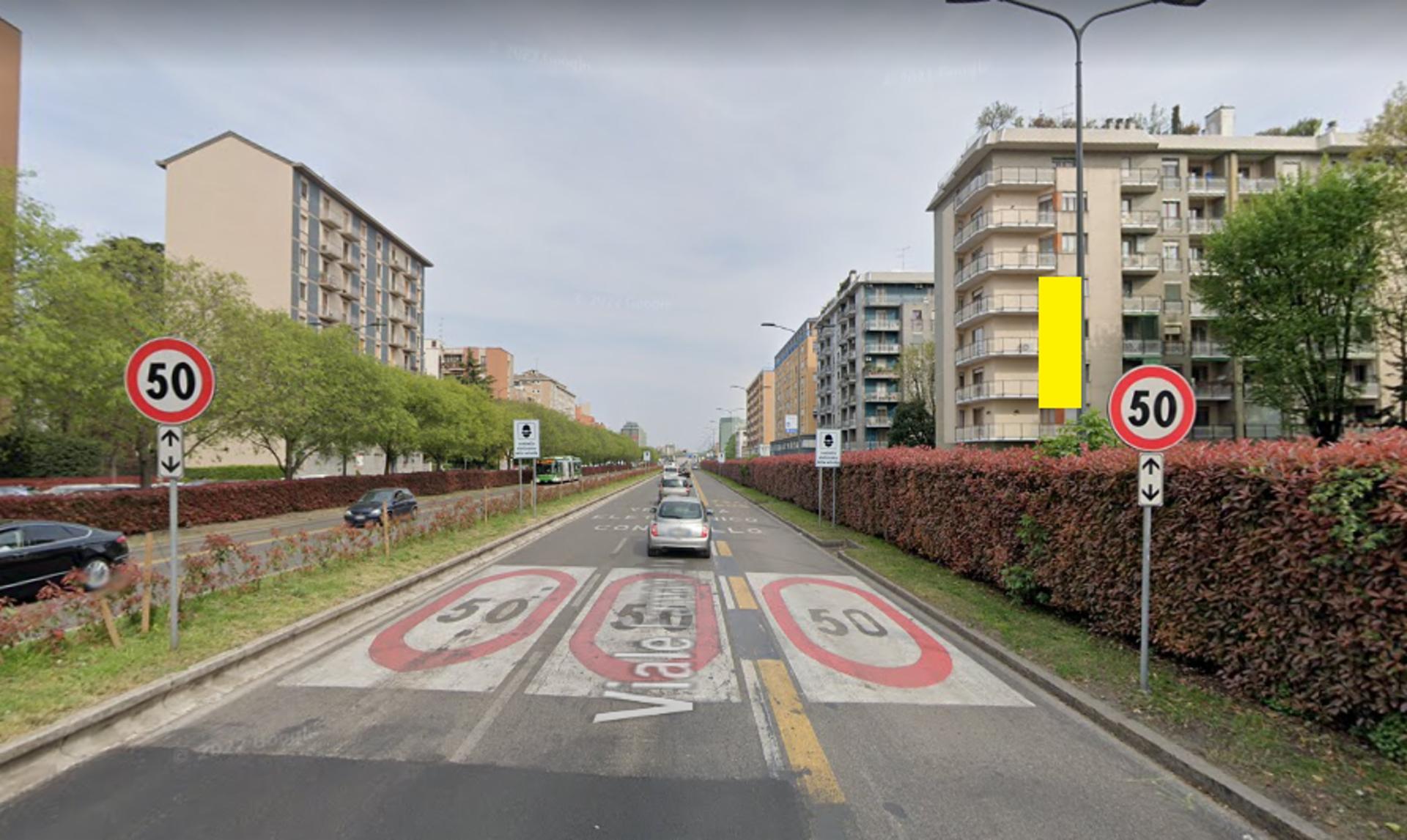 Impianto VERTICAL BANNER a Milano, in zona Stella Marina