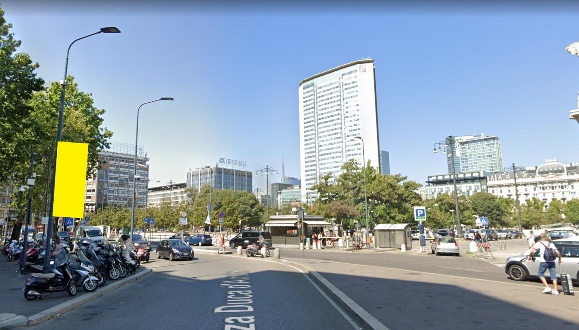 Impianto VERTICAL BANNER a Milano, in zona Mix Markt