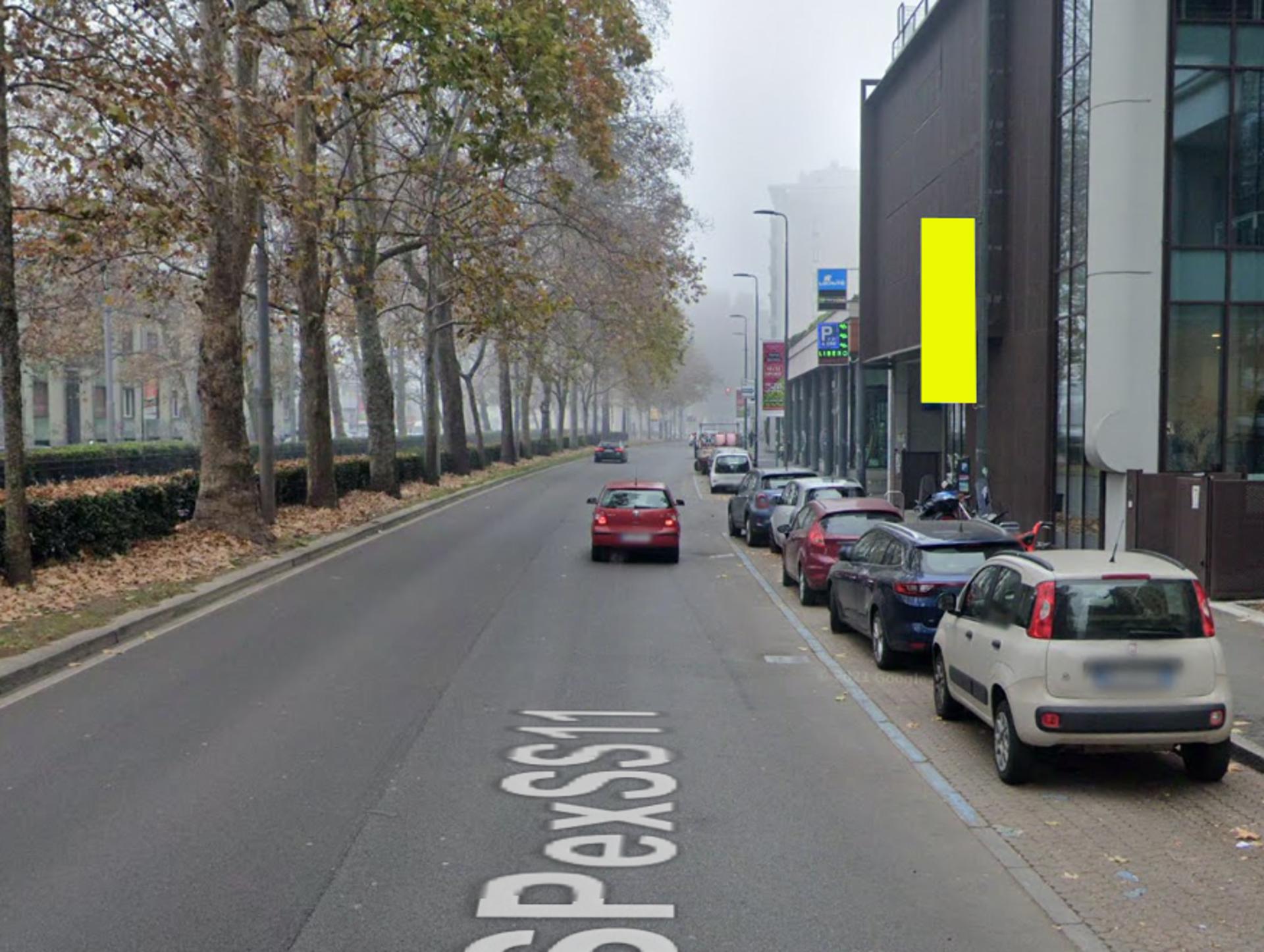 Impianto VERTICAL BANNER a Milano, in zona NaturaSì