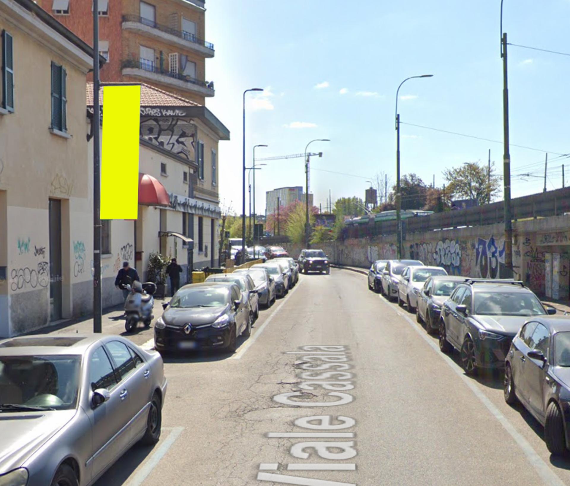 Impianto VERTICAL BANNER a Milano, in zona Arepa'z