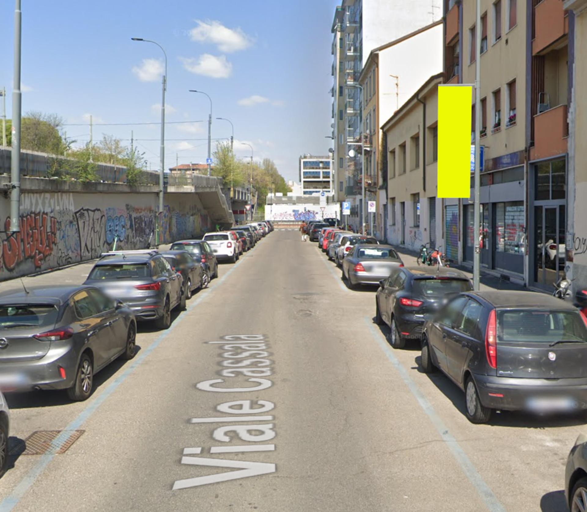 Impianto VERTICAL BANNER a Milano, in zona Arepa'z