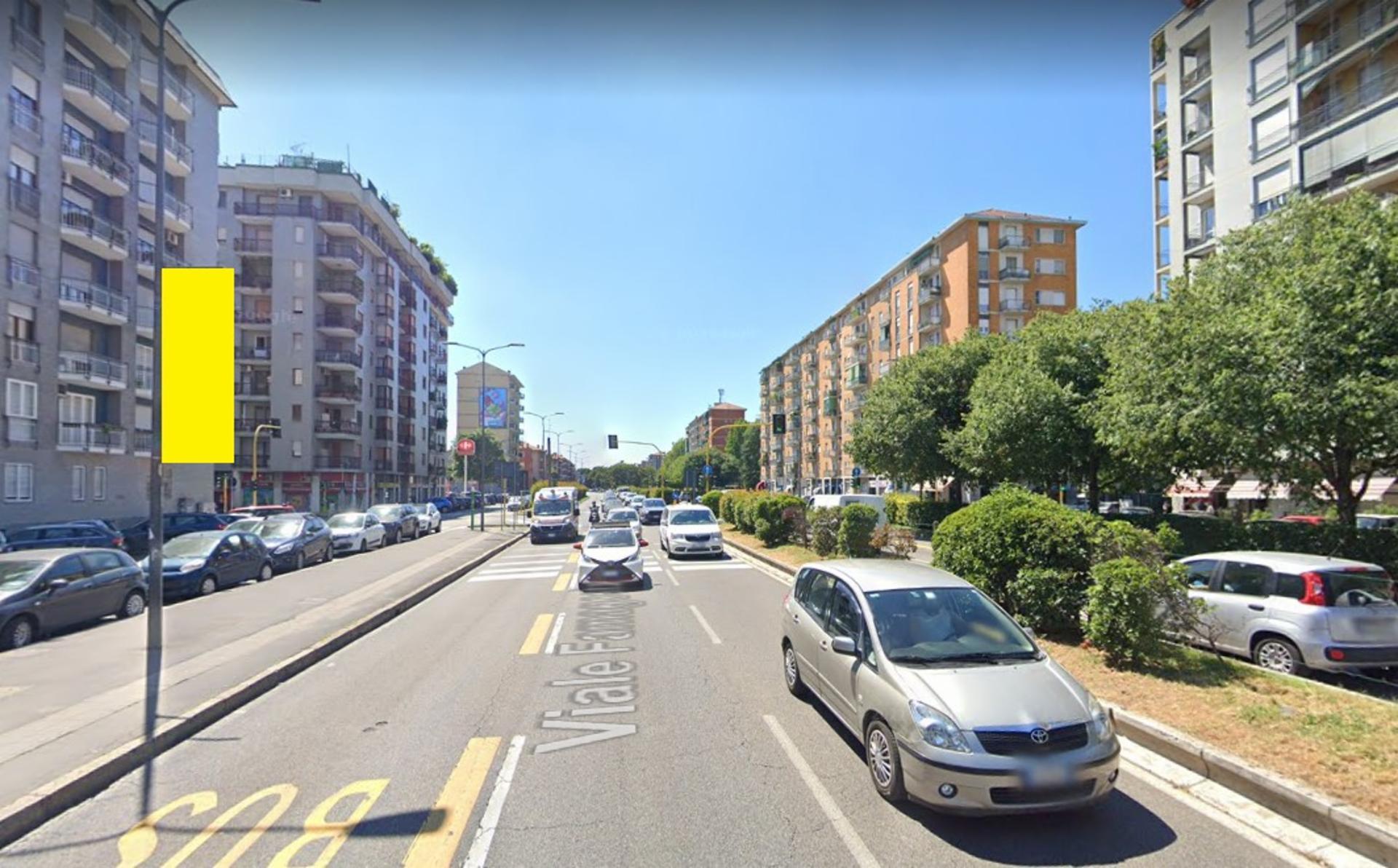 Impianto VERTICAL BANNER a Milano, in zona Stella Marina