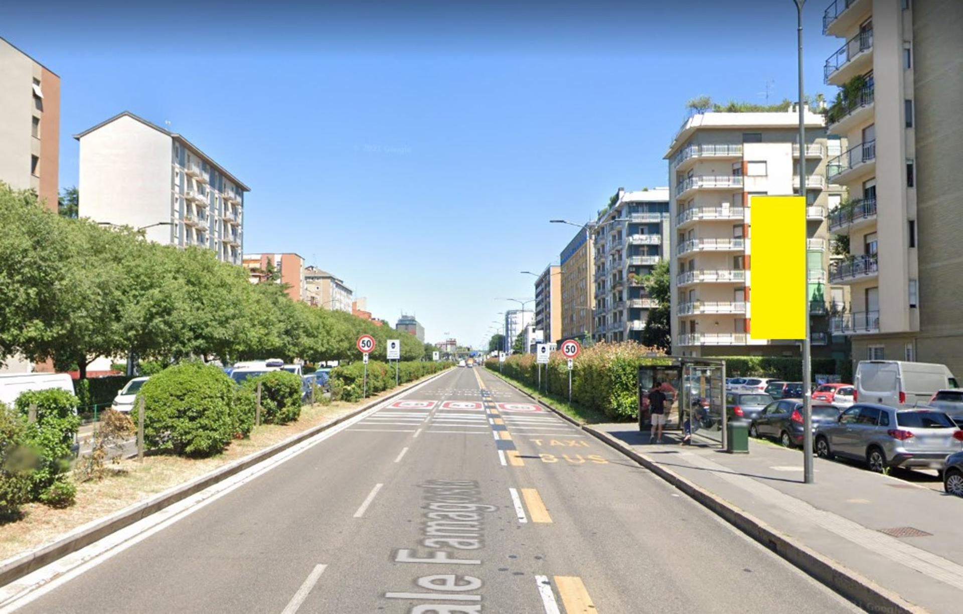 Impianto VERTICAL BANNER a Milano, in zona Stella Marina