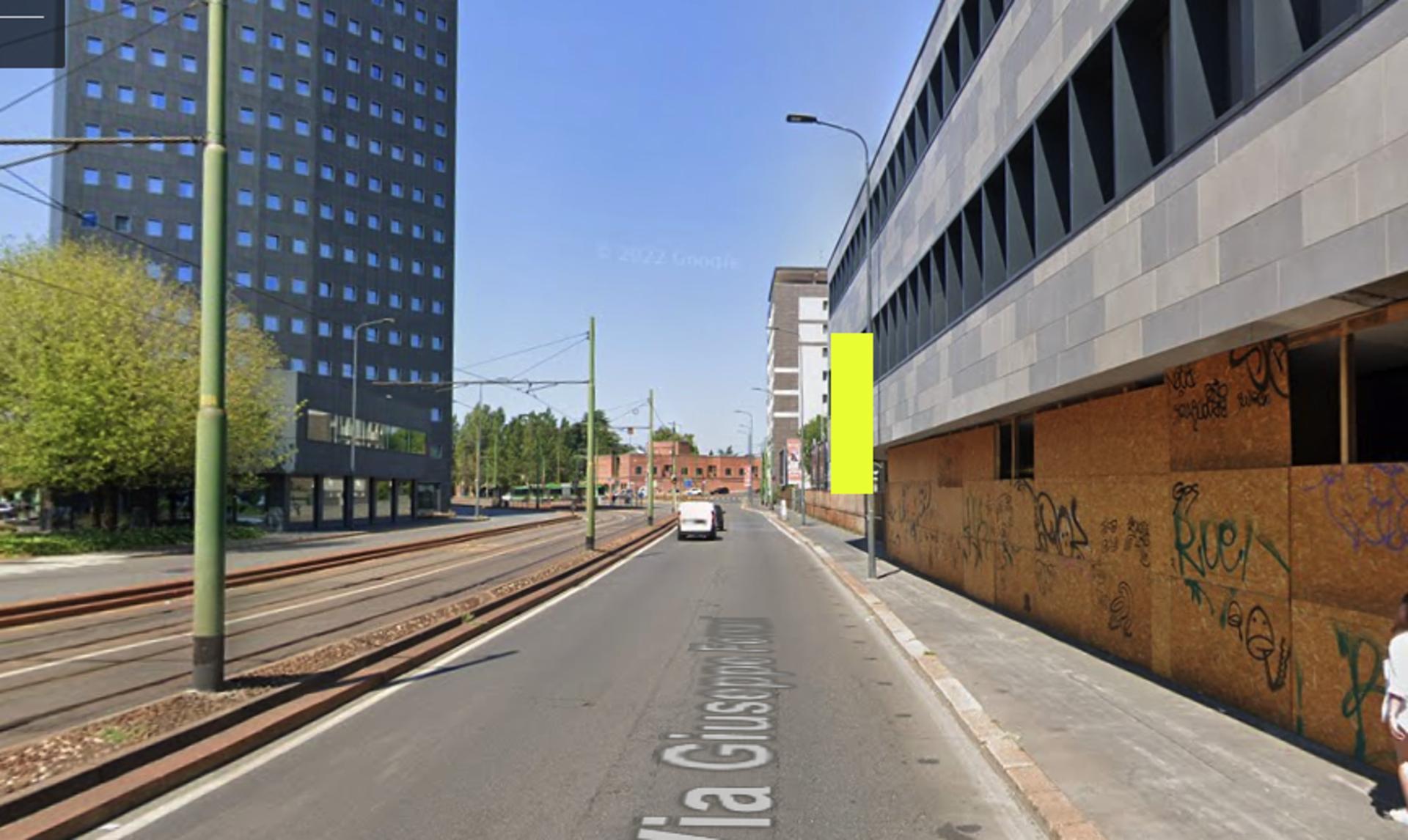 Impianto VERTICAL BANNER a Milano, in zona 10 Corso Como