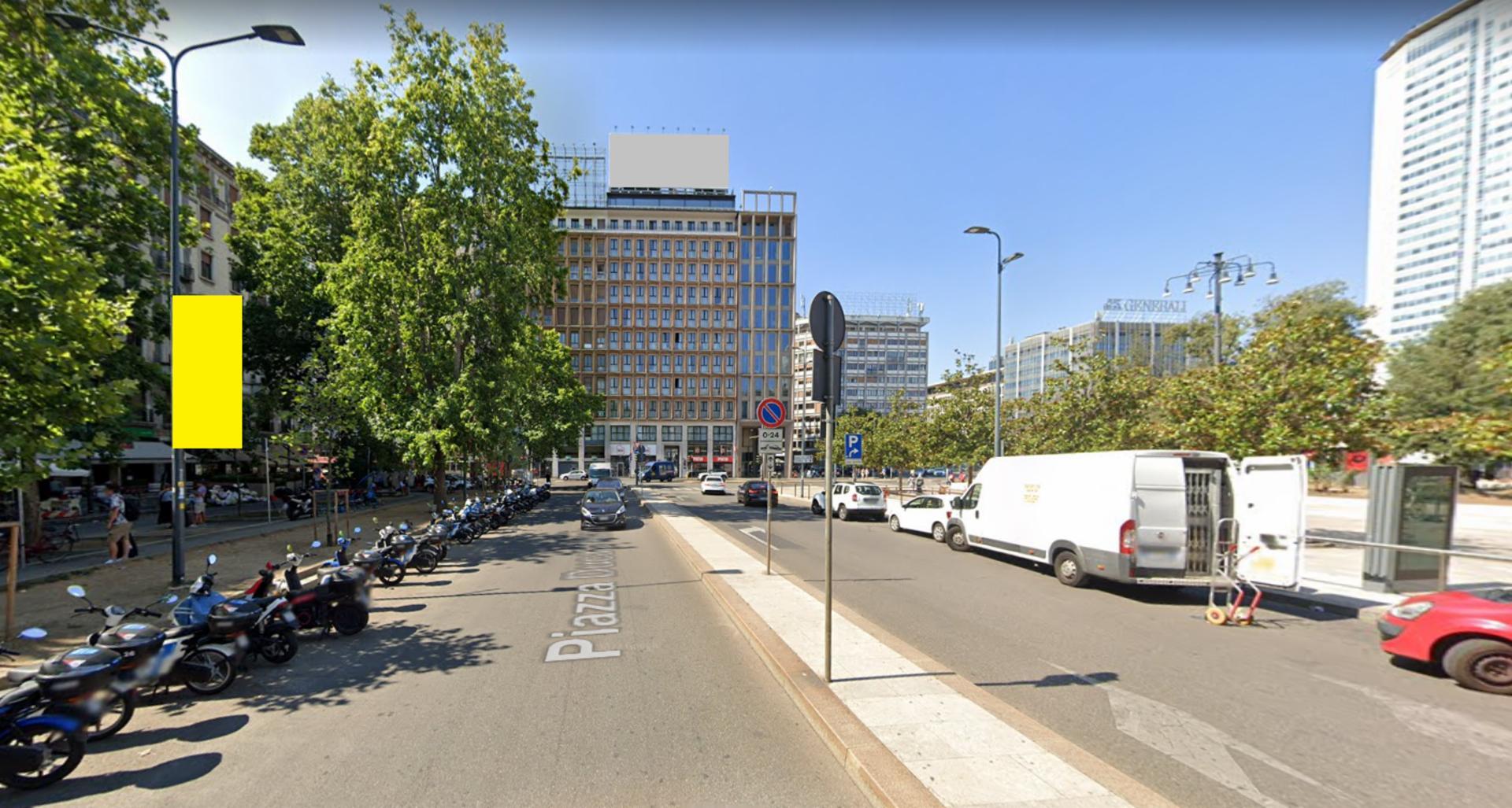 Impianto VERTICAL BANNER a Milano, in zona Bardelli di Crivelli