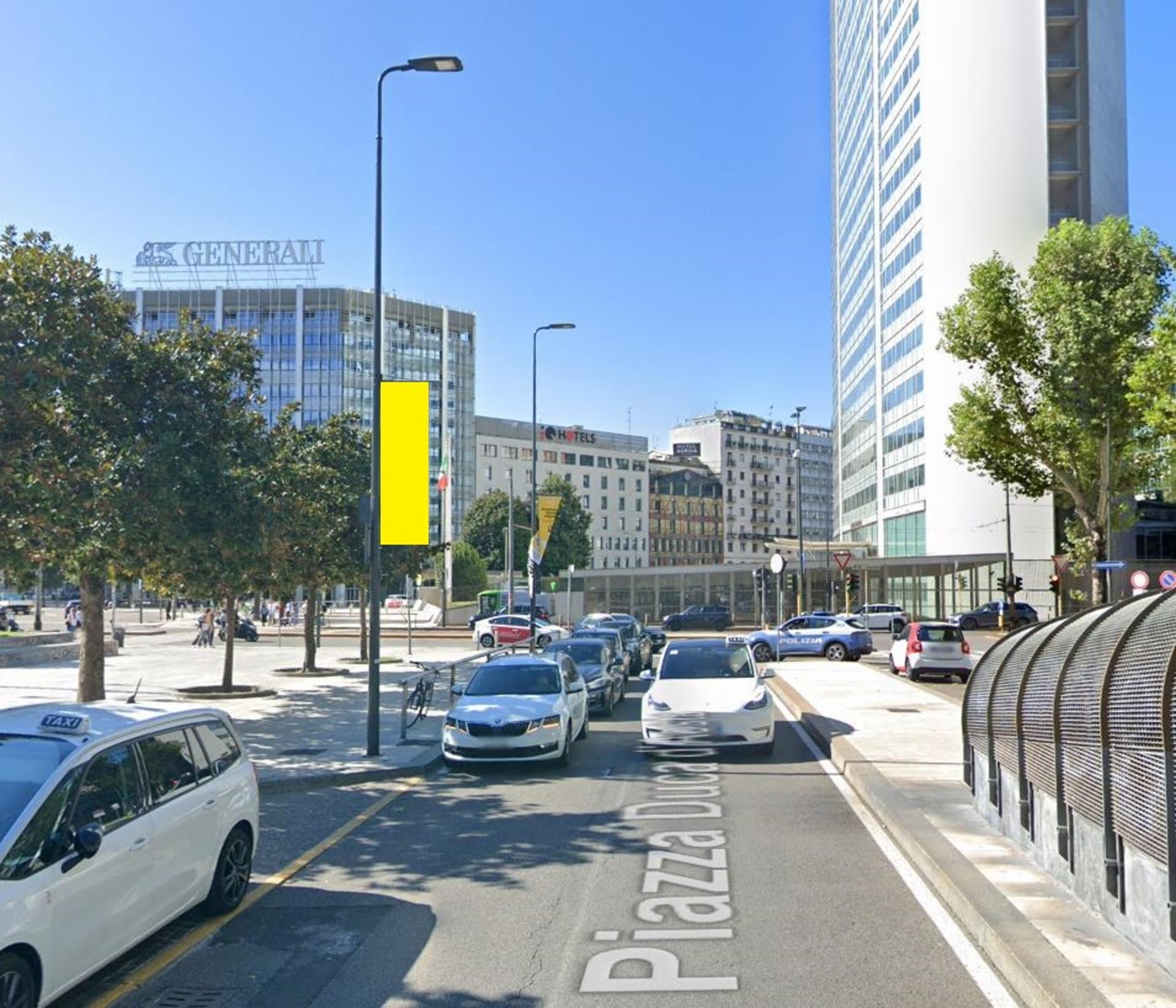 Impianto VERTICAL BANNER a Milano, in zona Pascucci