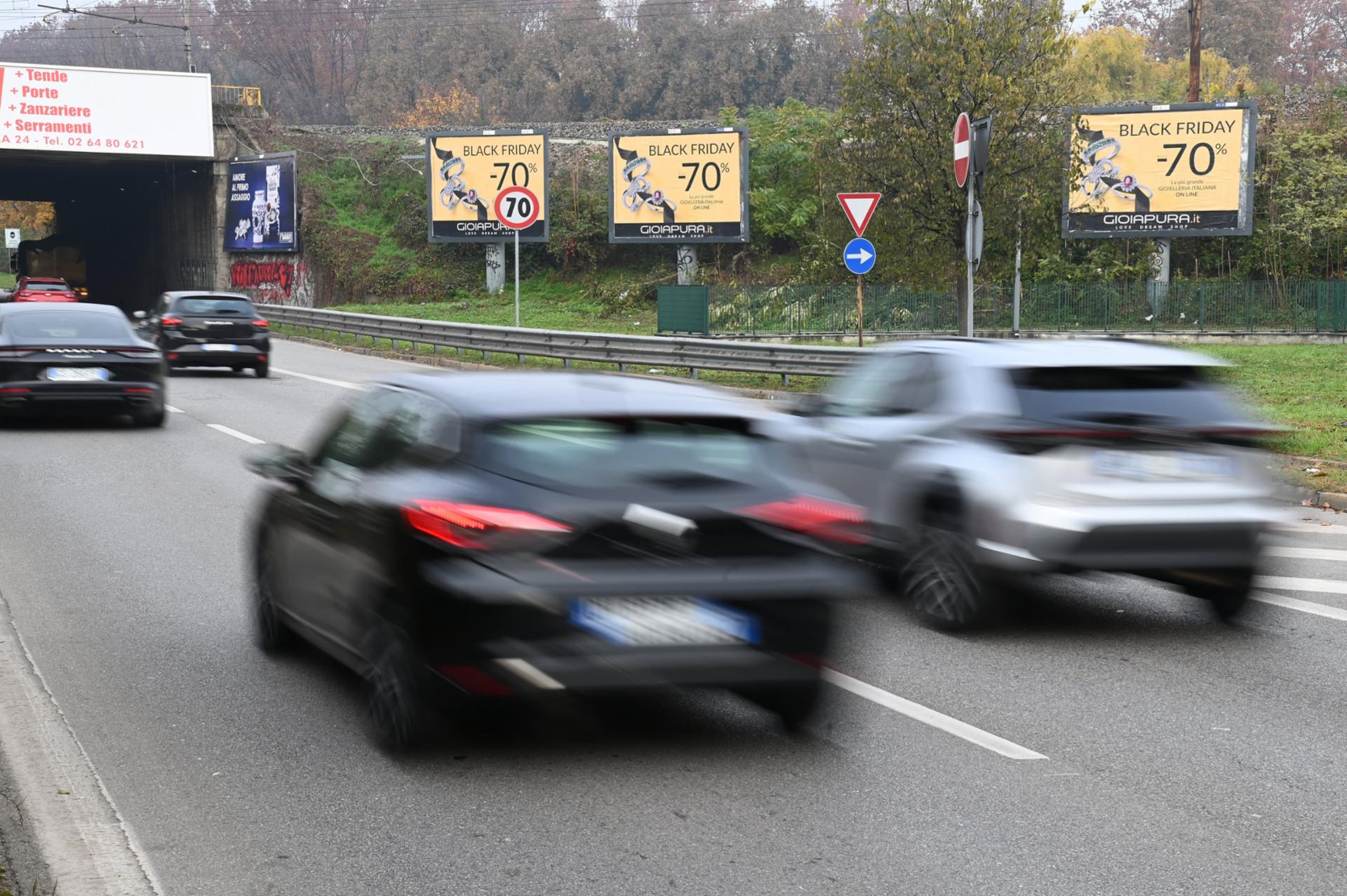 Impianto POSTER a Milano, in zona Gioielli di Valenza