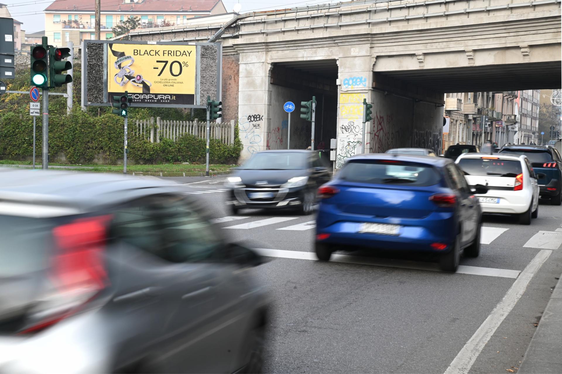 Impianto POSTER a Milano, in zona Dolce vita